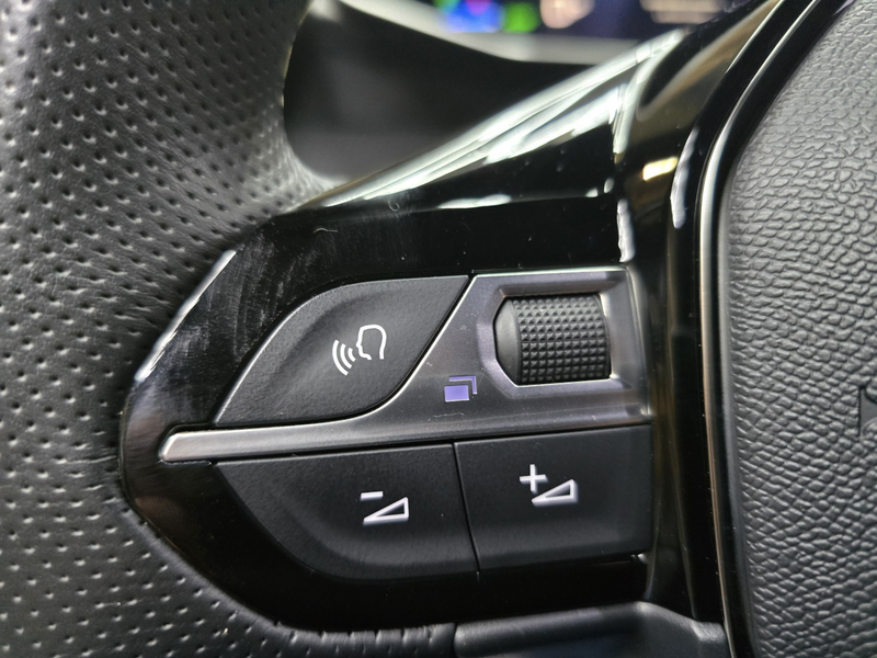 Peugeot e-2008 EV GT 54 kWh Navi LED Clima Cruise Camera LM — photo 9