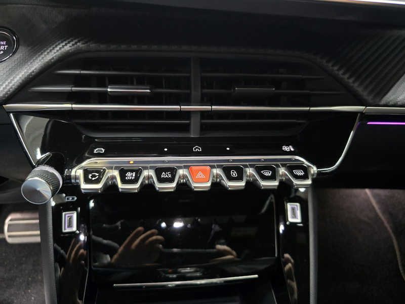 Peugeot e-2008 EV GT 54 kWh Navi LED Clima Cruise Camera LM — photo 13