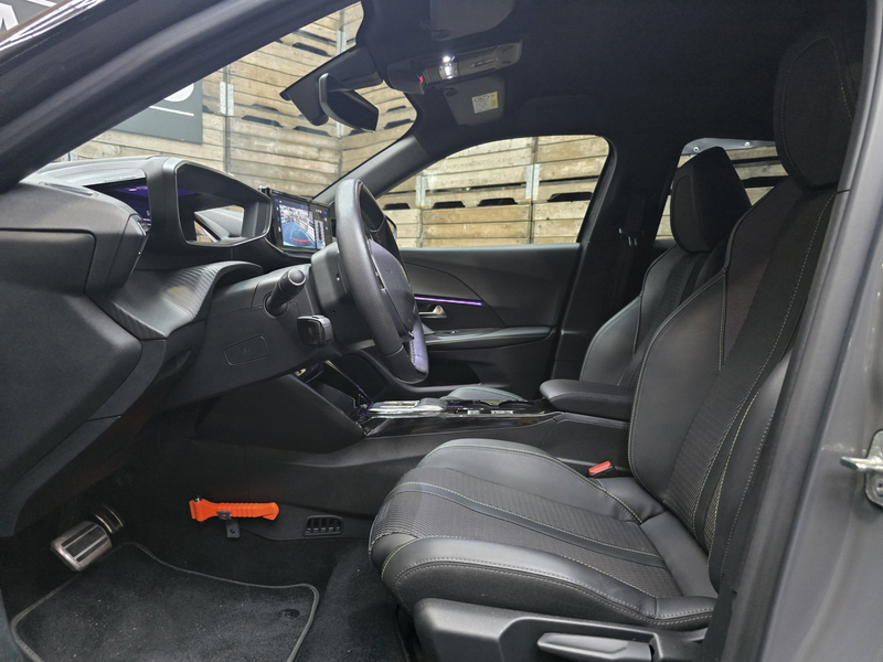 Peugeot e-2008 EV GT 54 kWh Navi LED Clima Cruise Camera LM — photo 5