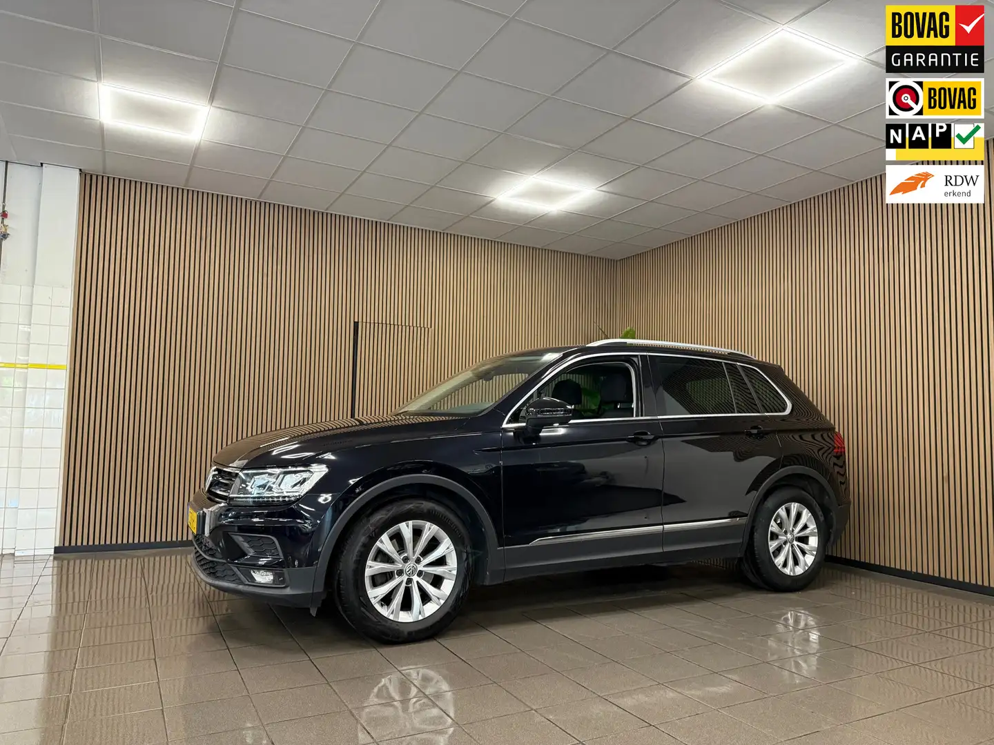 Volkswagen Tiguan 1.5 TSI Comfortline Business * Panoramadak / Xenon Zwart - 1