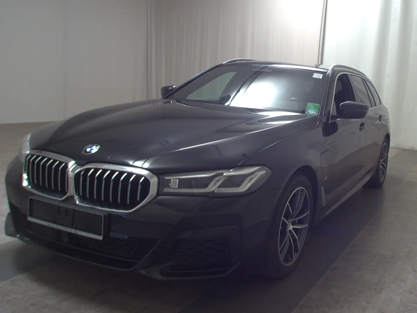 BMW 530 e Touring M-Sport Navi Pano LC Pro LED+ AHK Schwarz - 2