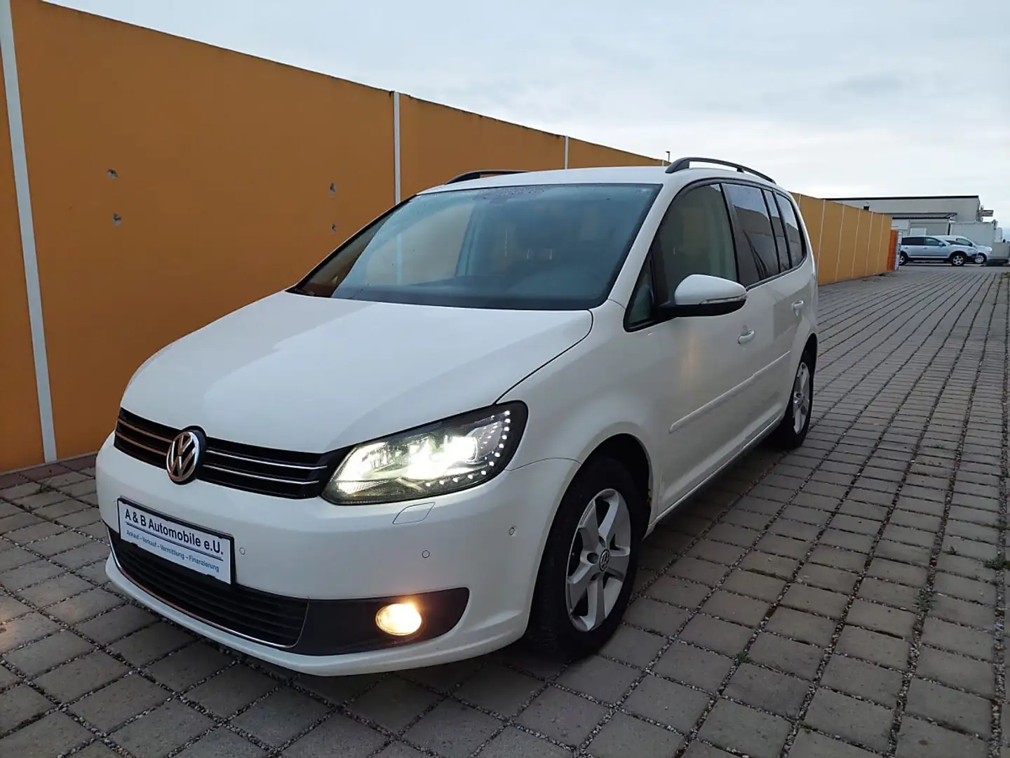 Volkswagen Touran Weiß - 1