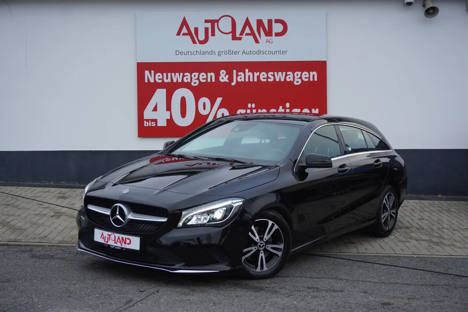 Mercedes-Benz CLA 180 Shooting Brake LED Navi Panorama Leder Sit Negru - 2