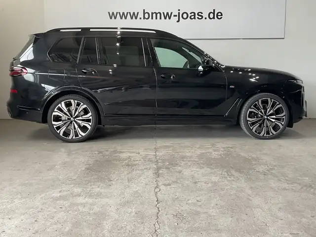 BMW X7 view 14