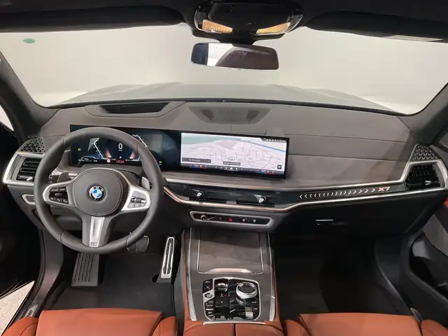 BMW X7 view 3
