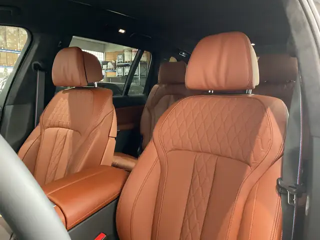 BMW X7 view 8
