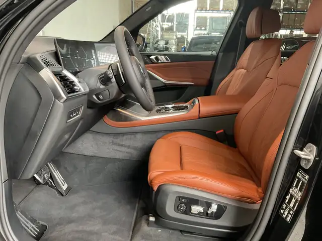 BMW X7 view 7