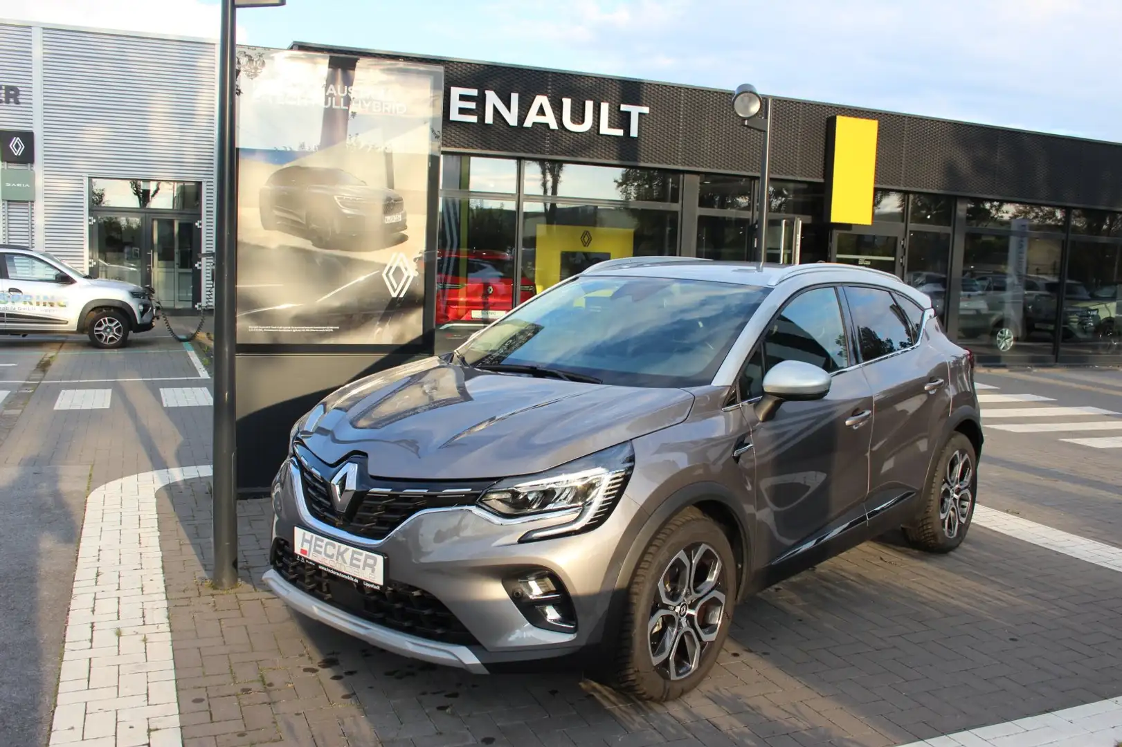 Renault Captur II 1.6 E-TECH Plug-in Hybrid 160 Techno (EU Grau - 2
