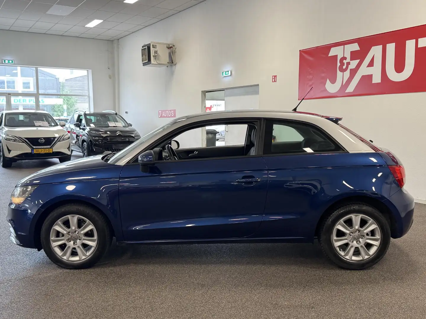 Audi A1 1.2 TFSI Attraction NAVIGATIE, ECC AIRCO, ELEC PAK Blauw - 2
