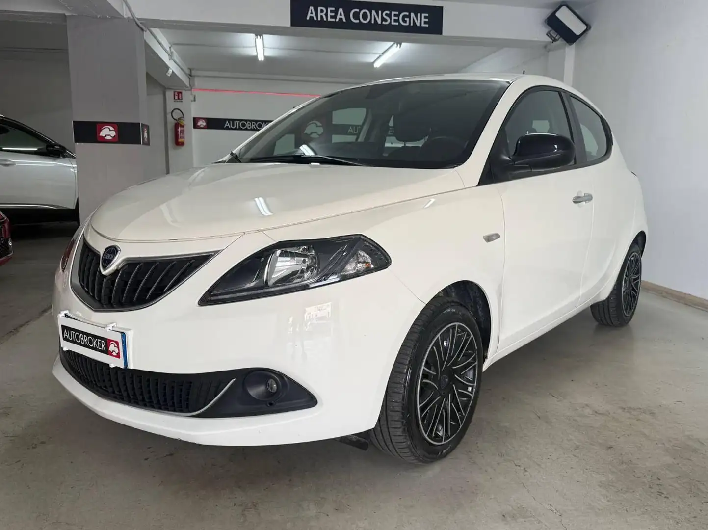 Lancia Ypsilon 1.0 FireFly 5 porte S&S Hybrid Gold Weiß - 1