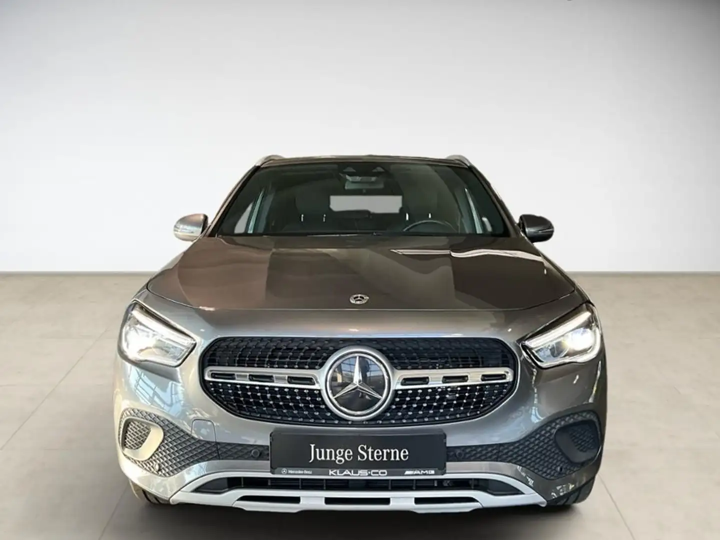 Mercedes-Benz GLA 250 e Style KeyLess PDC SHZ LED SpurH AUT Grau - 2