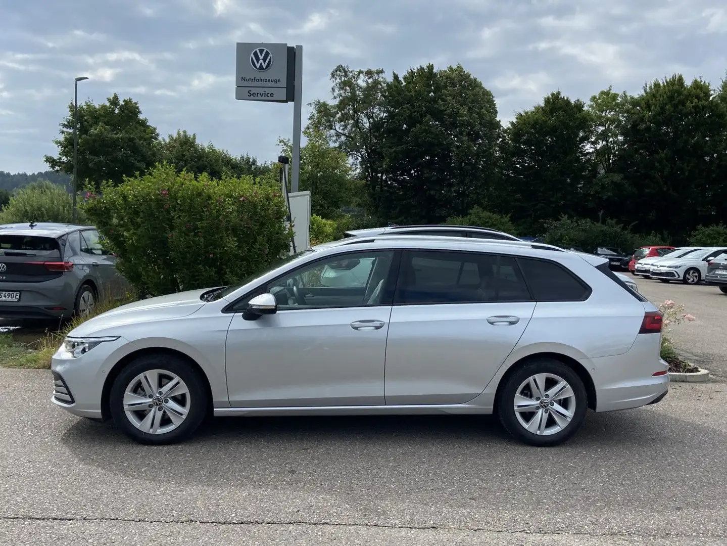 Volkswagen Golf Variant 1.5 TSI LIFE NAVI+LED+AHK+MATRIX-IQ Silber - 2