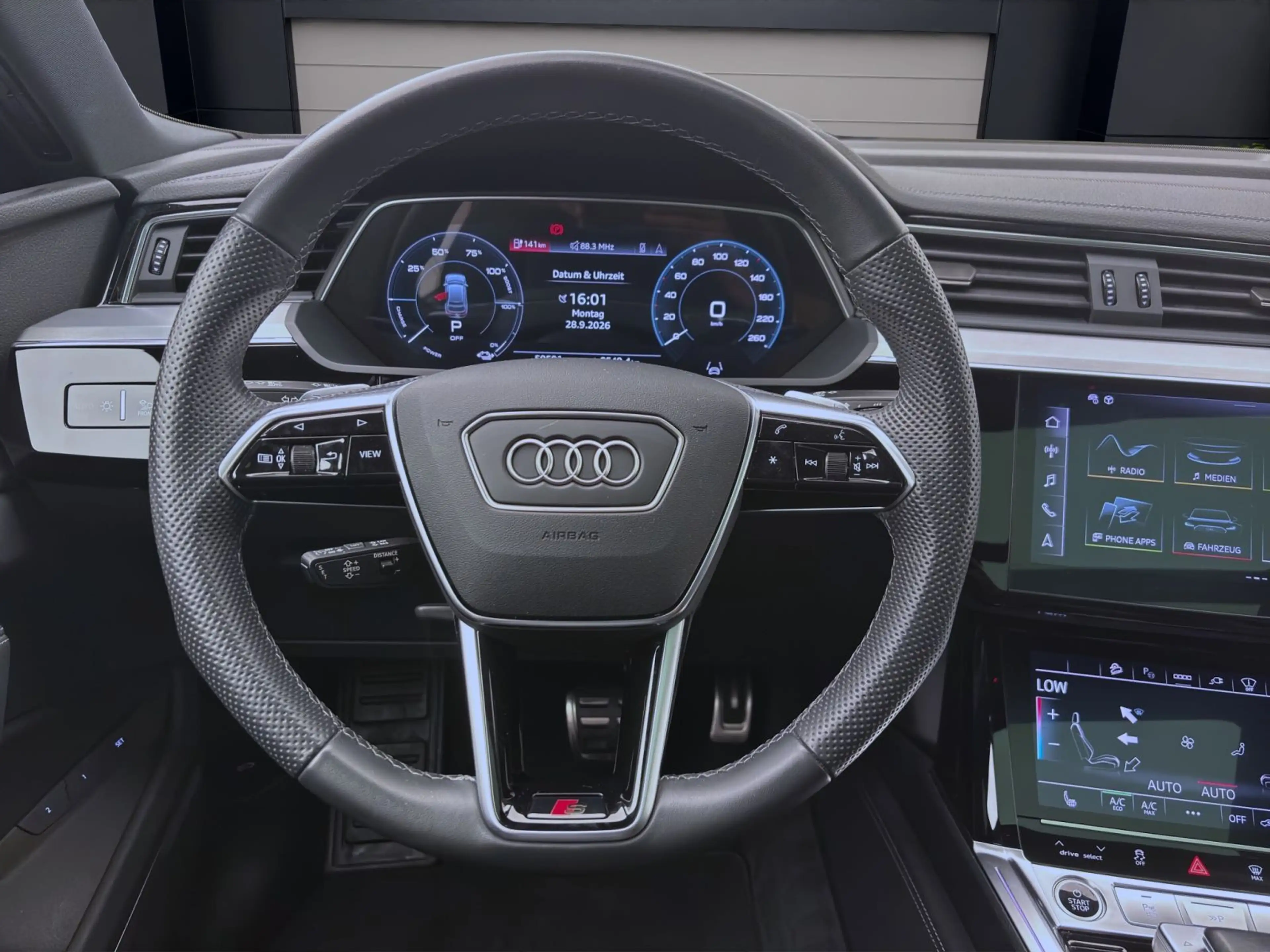 Audi Q8 e-tron 55 Q ADVANCED PANO NAVI B&O — photo 12
