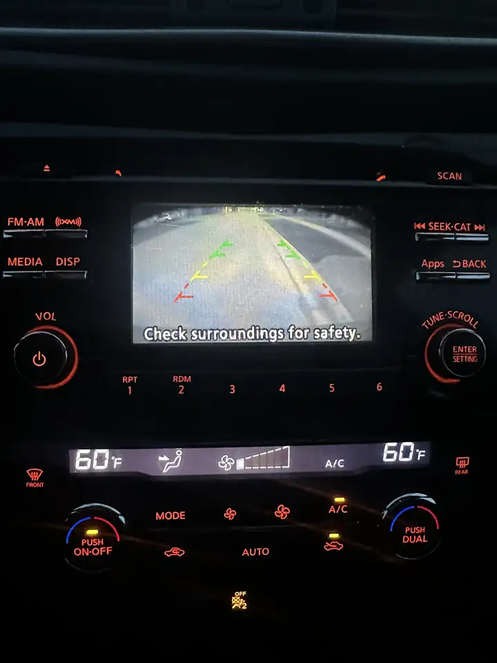 Nissan Rogue снимка Nissan Rogue