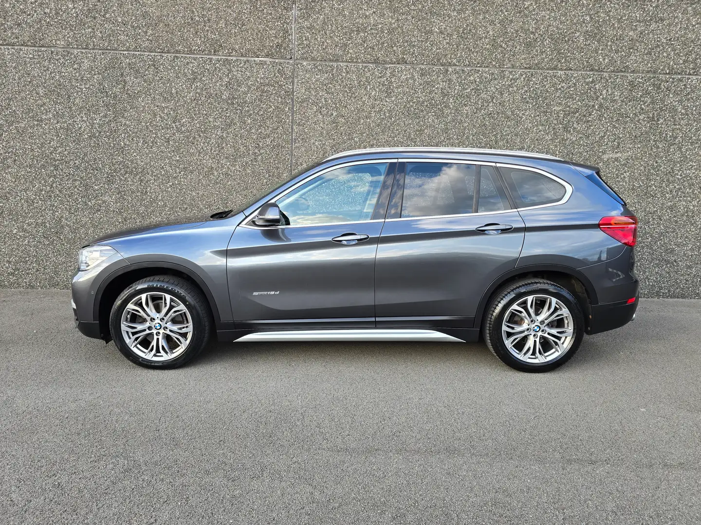 BMW X1 X1 sDrive18d Aut. xLine  AIRCO/GPS/PDC/CRUISE.. Gris - 2