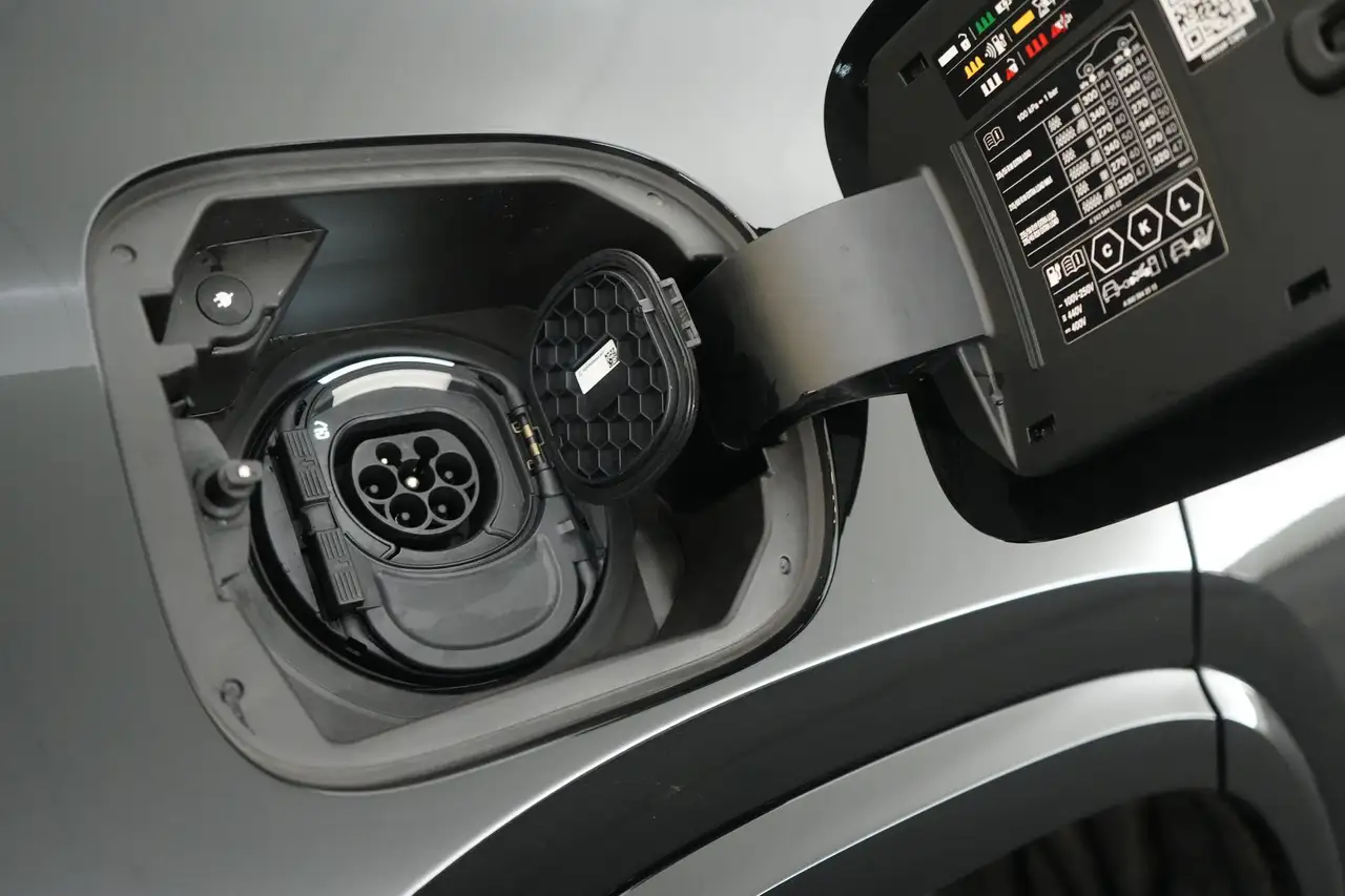 Mercedes-Benz EQA 250+ Star Ed. AMG Line Night LEDER/CUIR Multibeam, миниатюра 26
