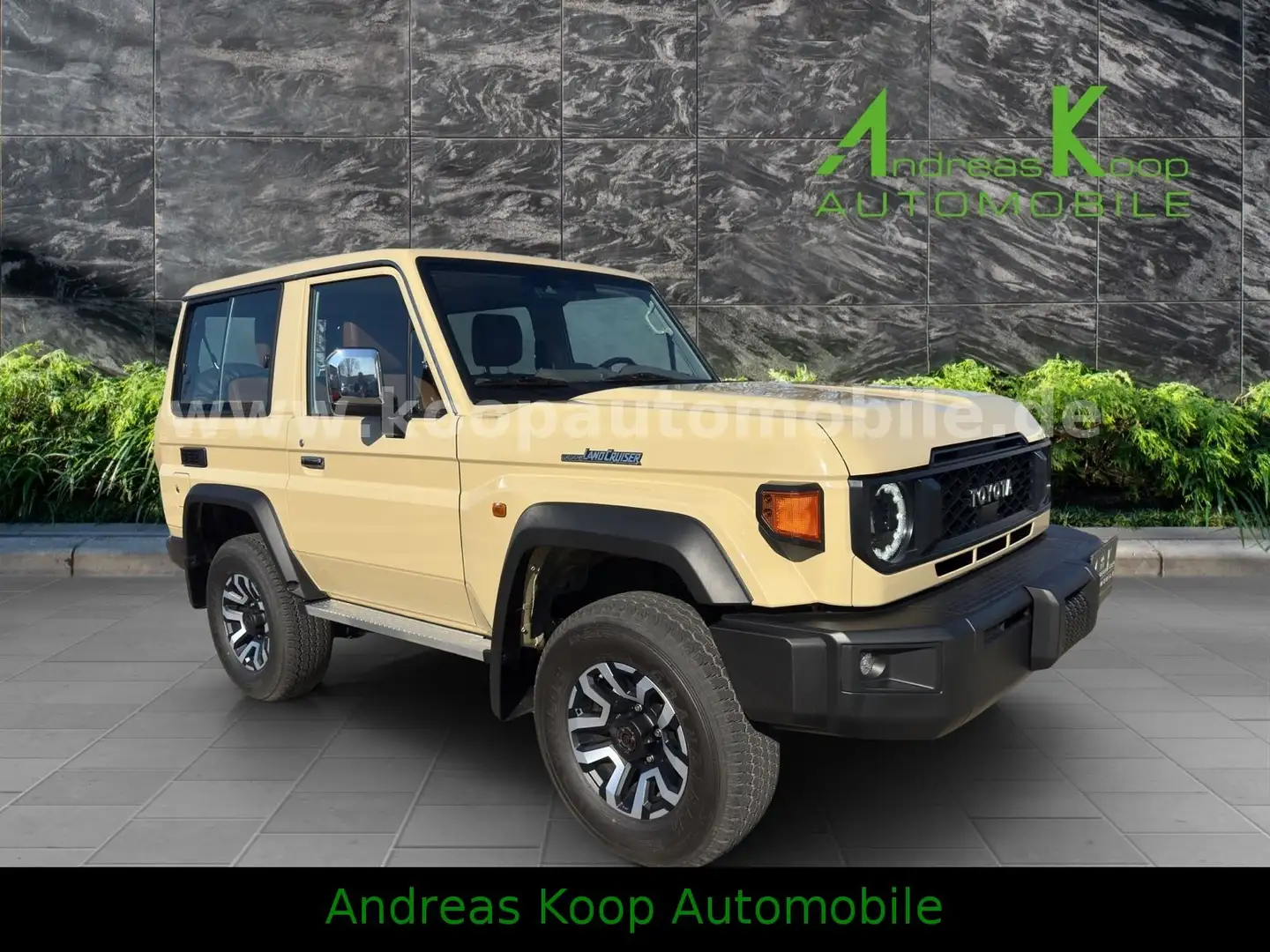 Toyota Land Cruiser GRJ 71 SDLX+ Autom LED Leder SOFORT Beige - 2