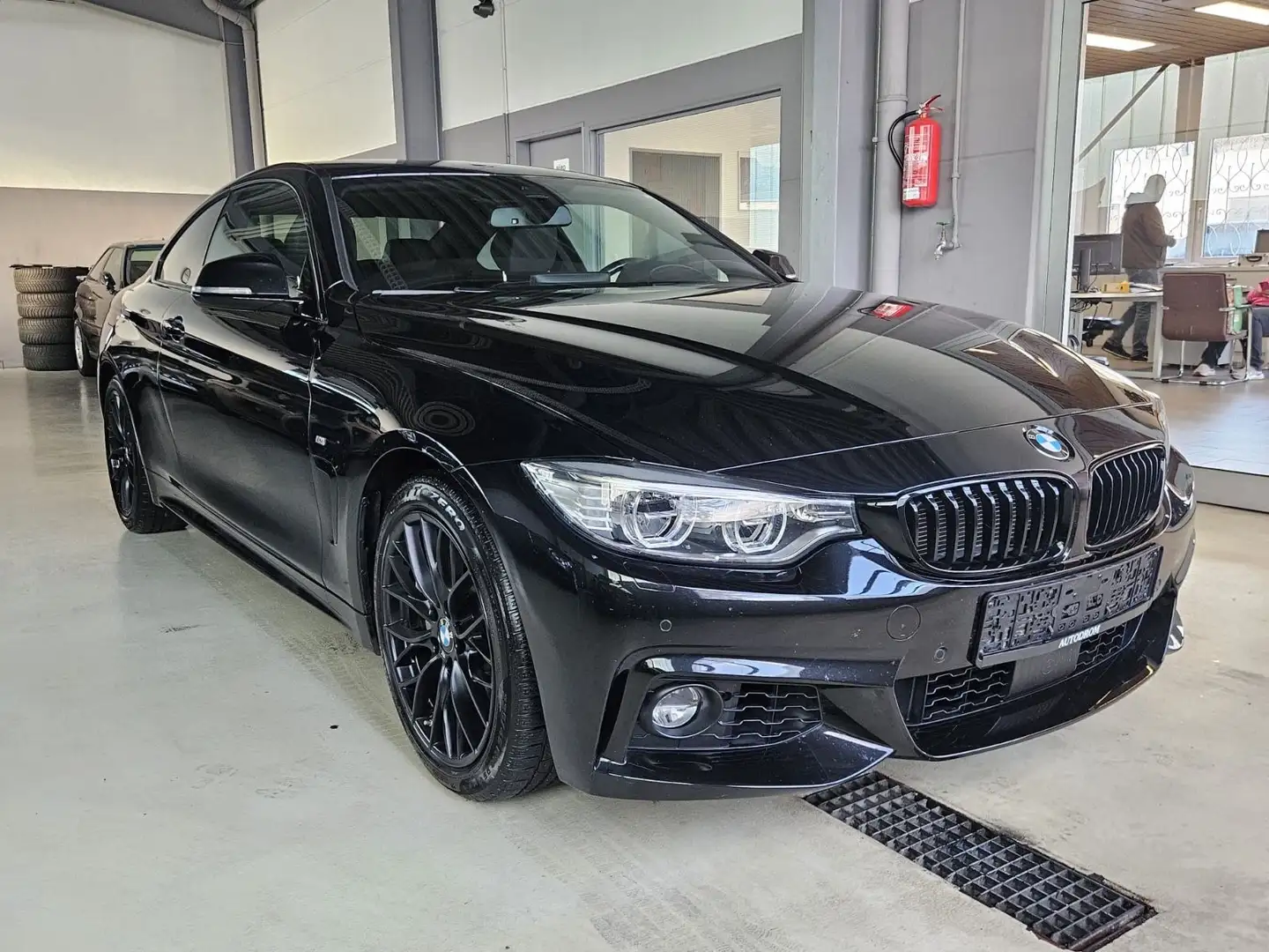 BMW 435 i Coupe M-Sportpaket+Deutsches-Fa.+Unfallfrei Black - 1