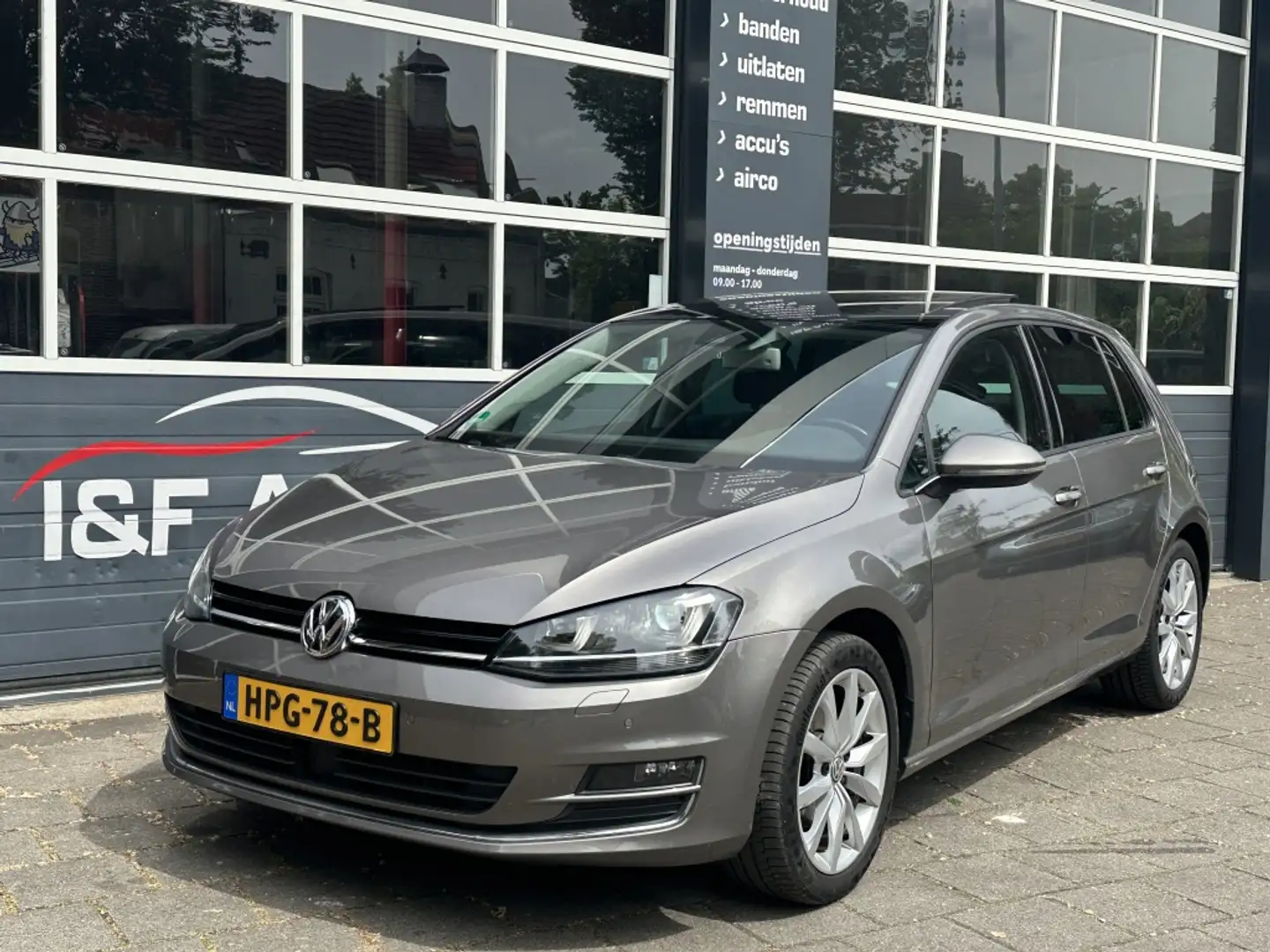 Volkswagen Golf 1.4 TSI DSG Highline Pano Navi Xenon Acc Led Grijs - 1