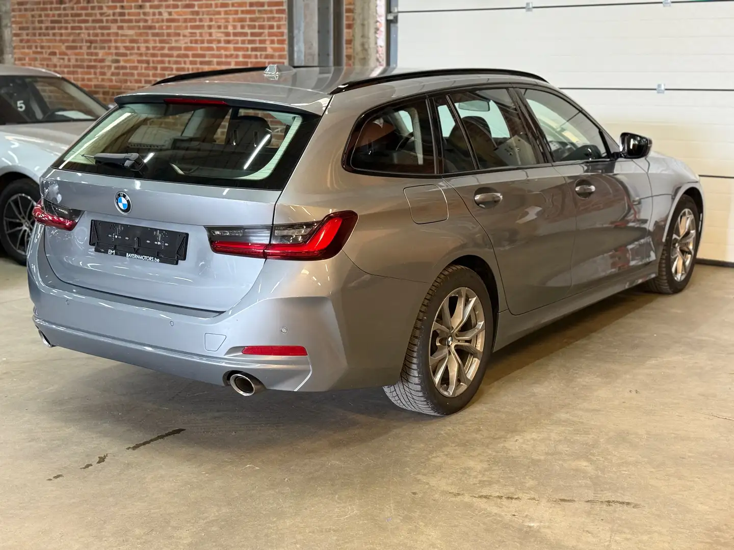 BMW 318 dA Automaat Facelift Navi Model 2023 Garantie Gris - 2