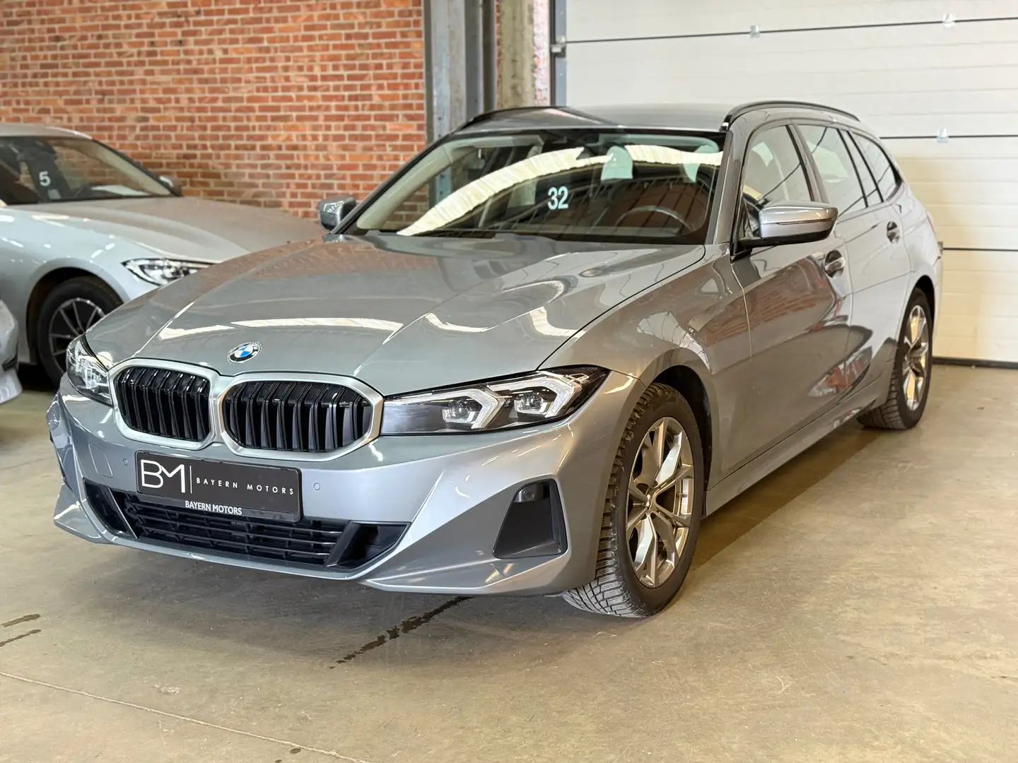 BMW 318 dA Automaat Facelift Navi Model 2023 Garantie Gris - 1