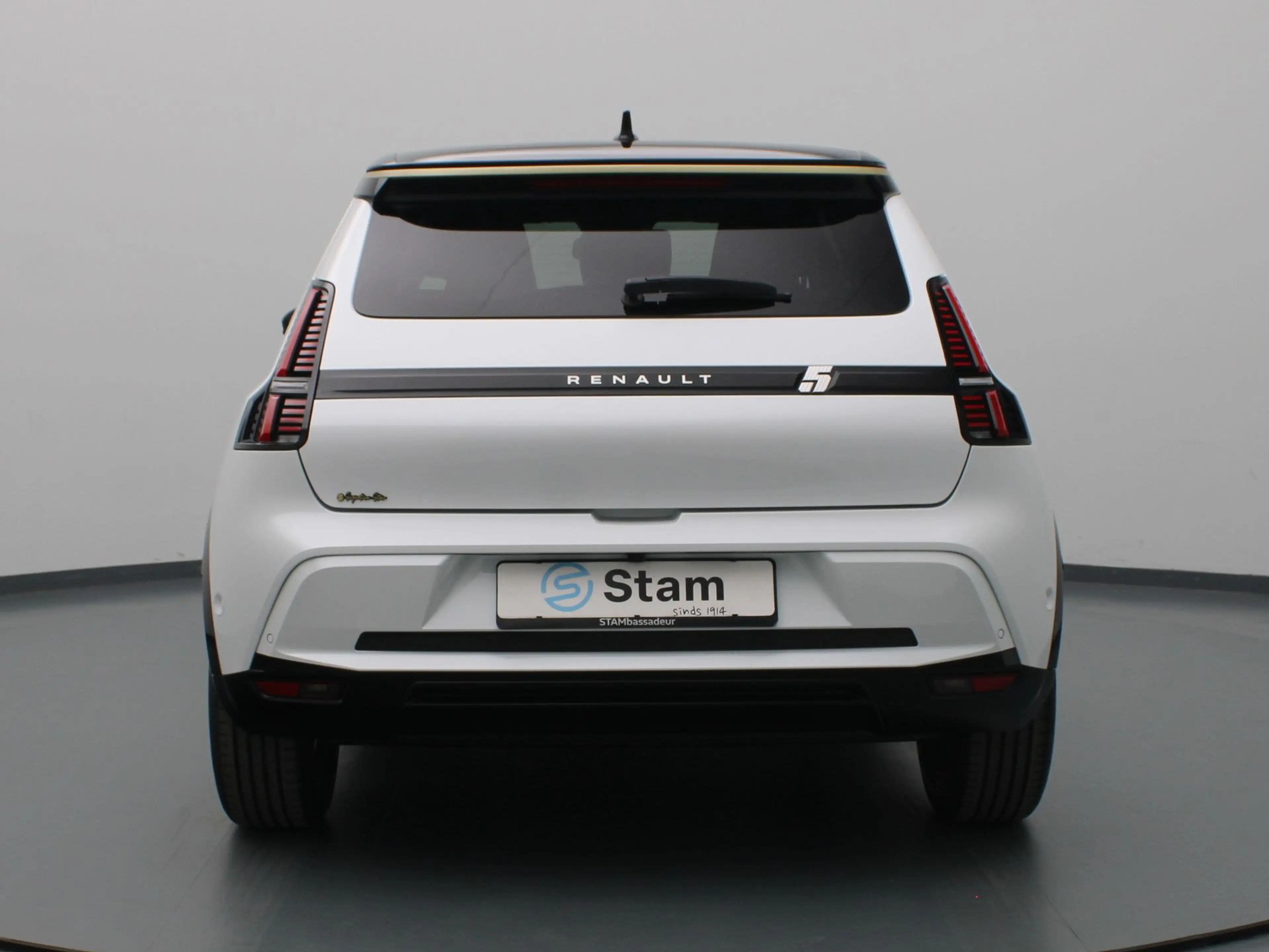 Renault R 5 Iconic comfort range 52 kWh "Signature Stam" Apple — photo 31