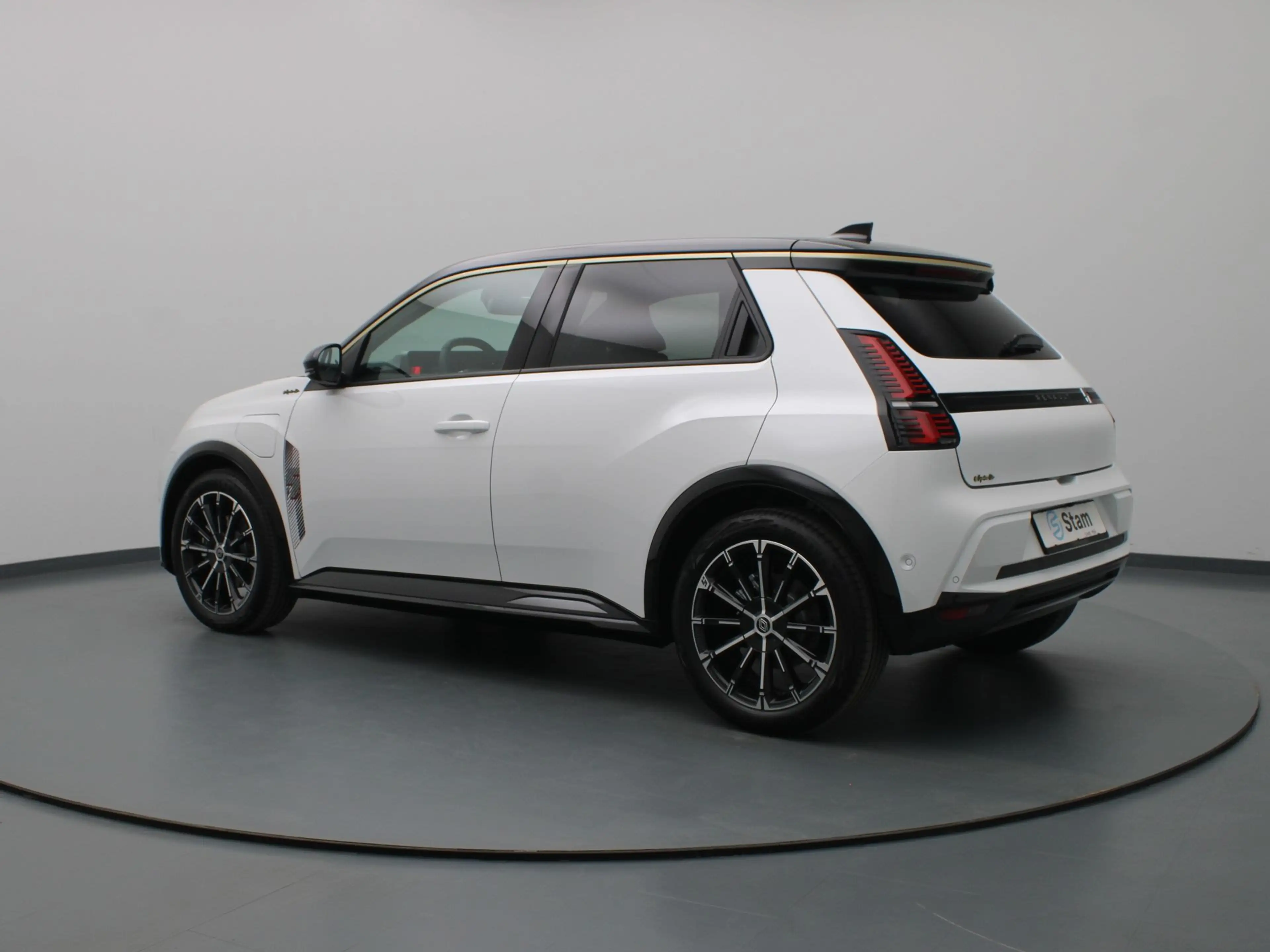 Renault R 5 Iconic comfort range 52 kWh "Signature Stam" Apple — photo 4