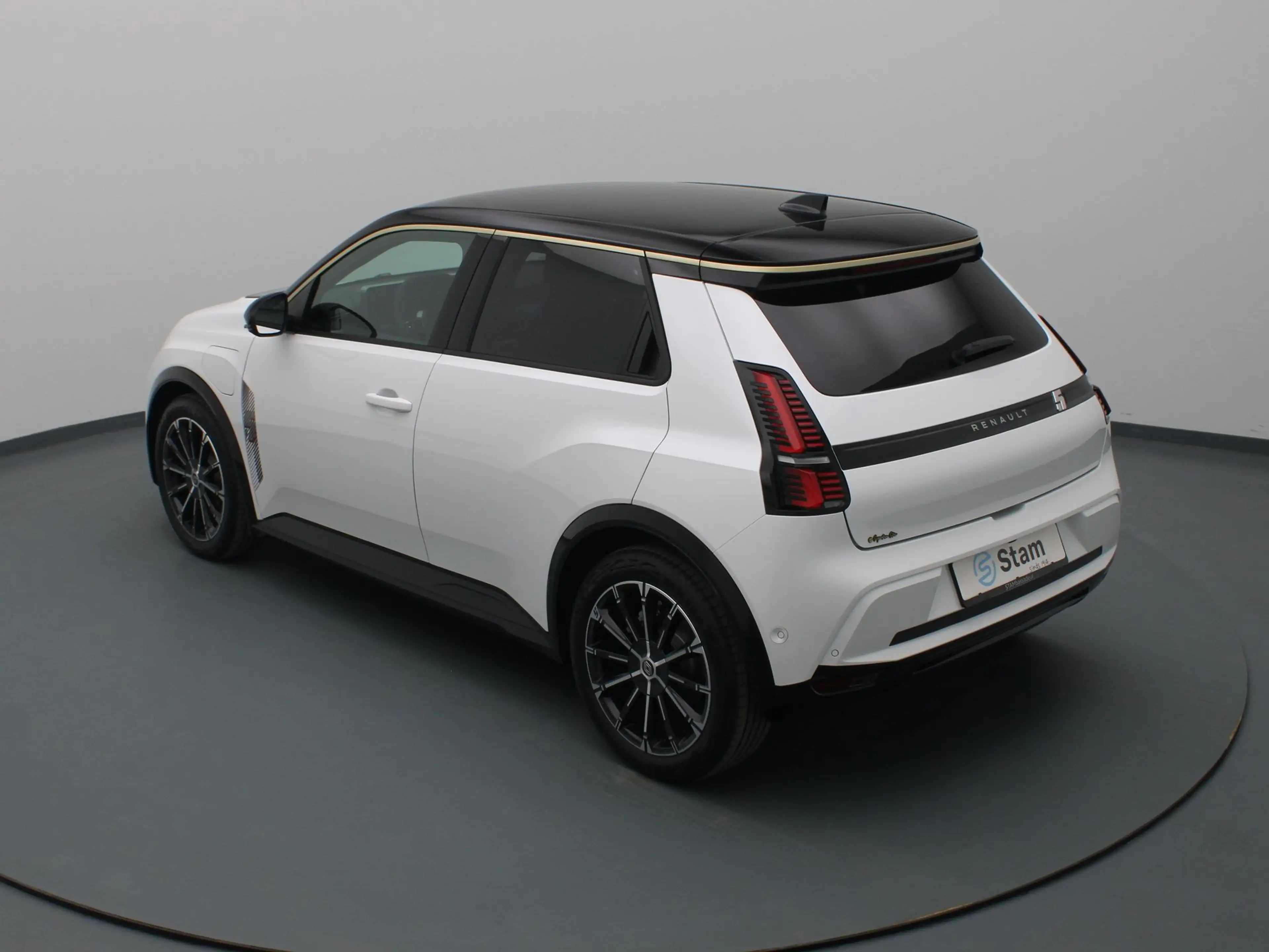 Renault R 5 Iconic comfort range 52 kWh "Signature Stam" Apple — photo 15