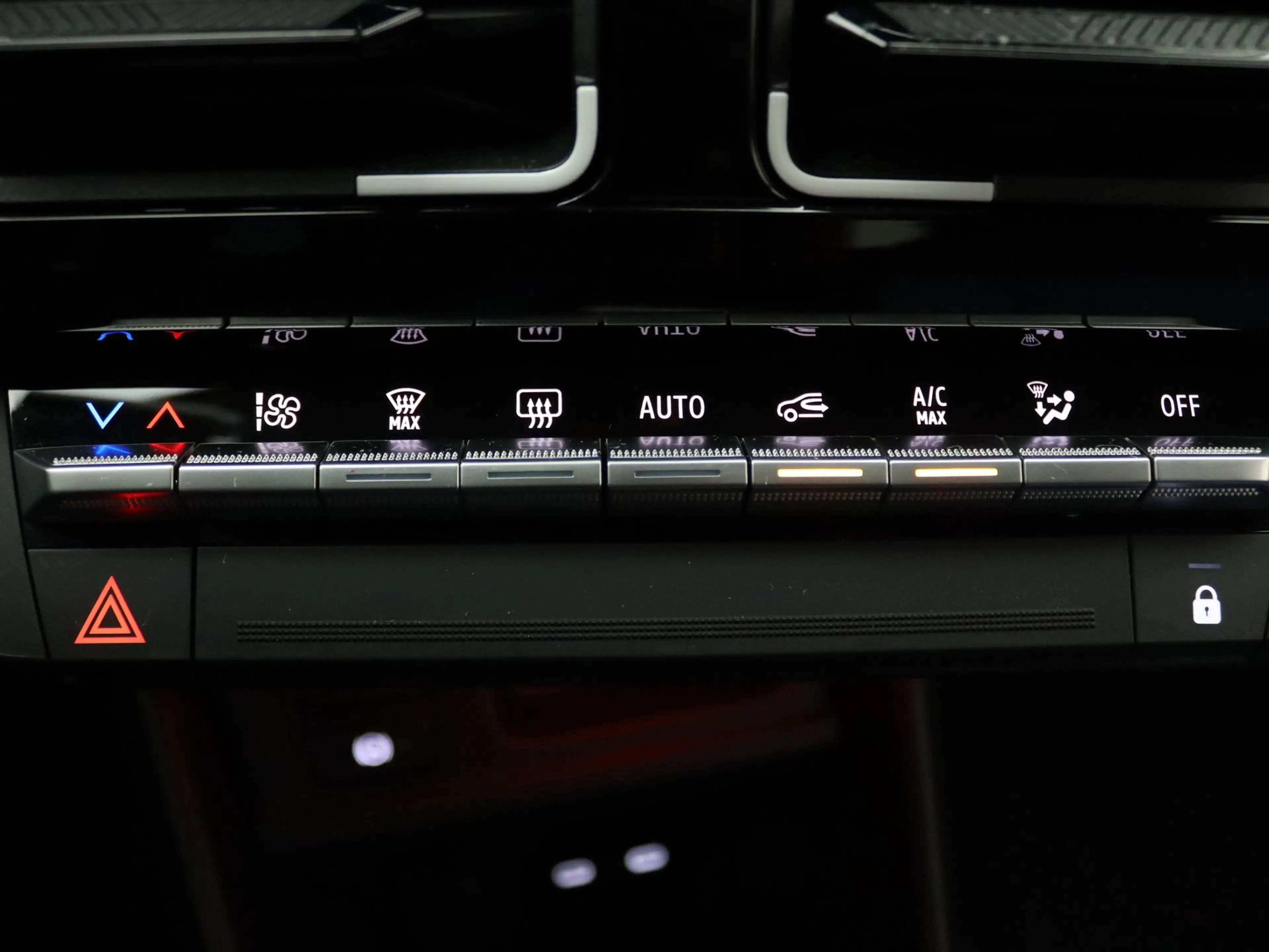Renault R 5 Iconic comfort range 52 kWh "Signature Stam" Apple — photo 9