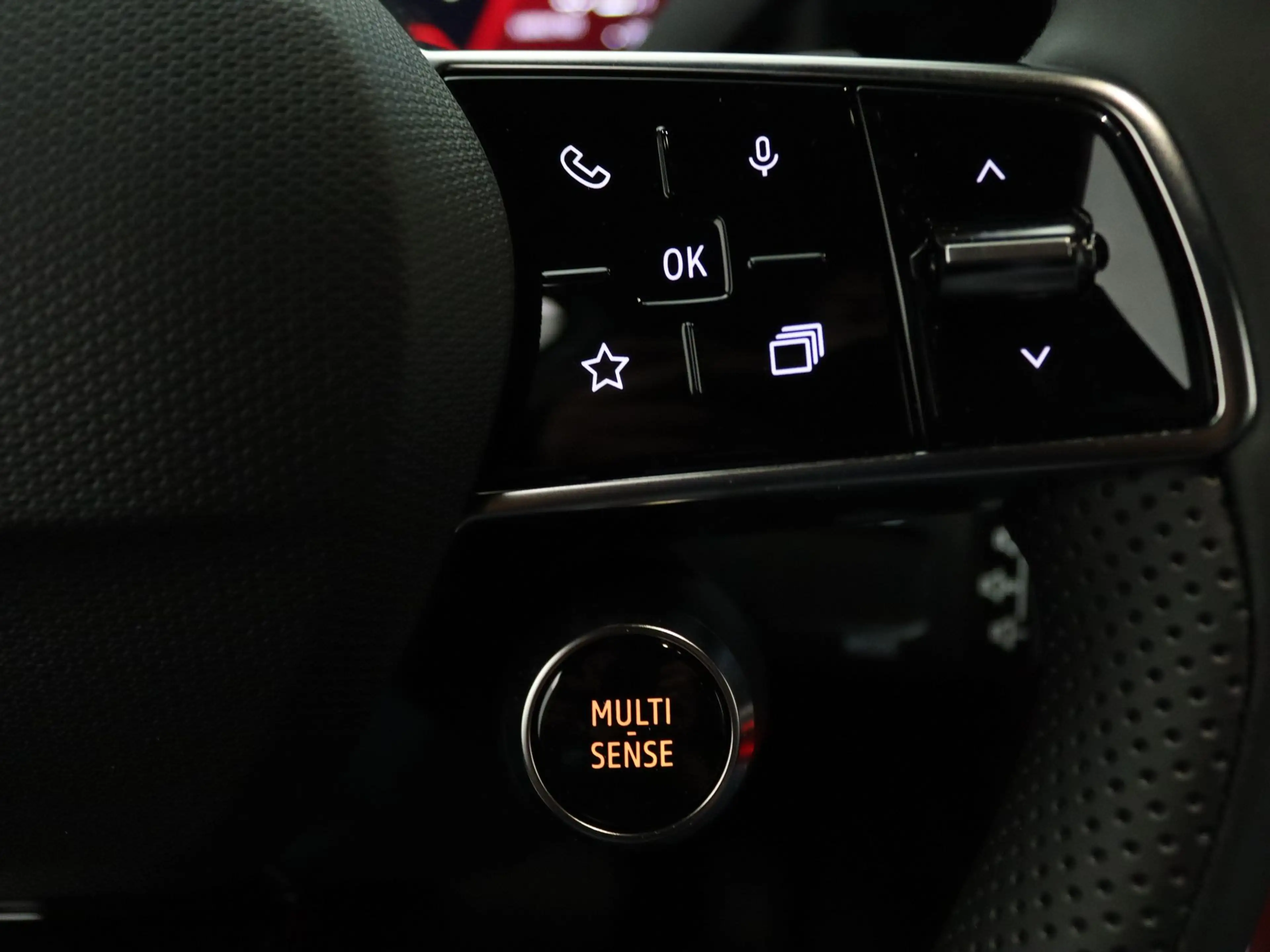 Renault R 5 Iconic comfort range 52 kWh "Signature Stam" Apple — photo 17