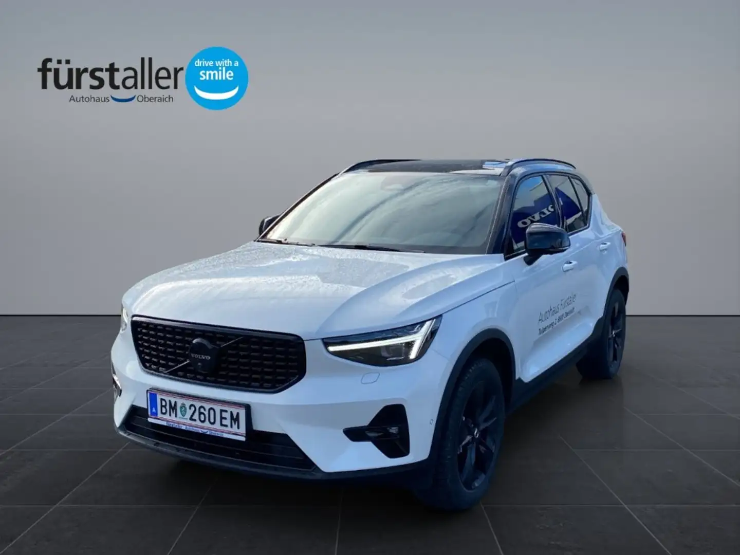 Volvo XC40 Black Edition Ultra, B3 Mild Hybrid, Benzin Weiß - 1