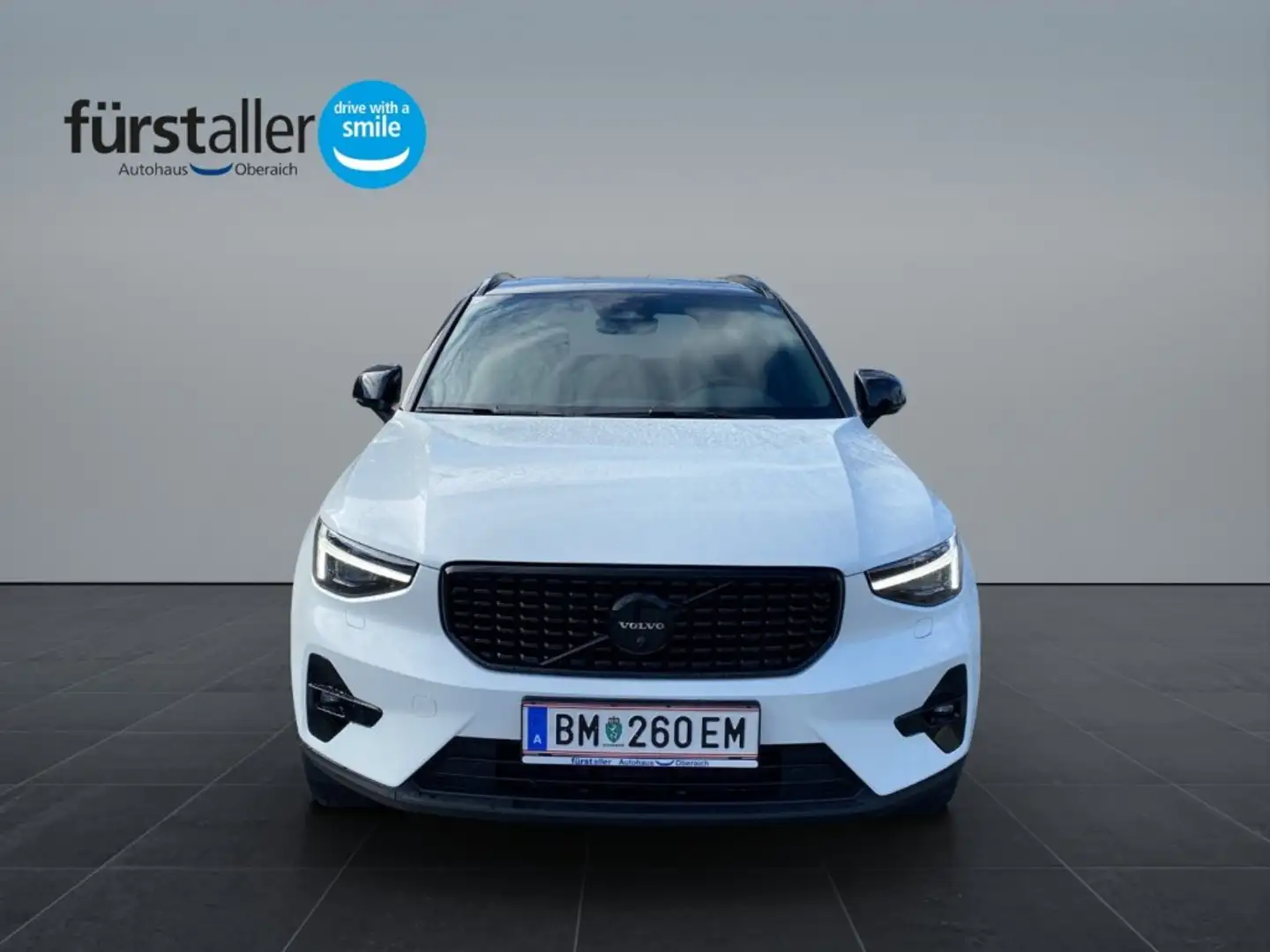 Volvo XC40 Black Edition Ultra, B3 Mild Hybrid, Benzin Weiß - 2