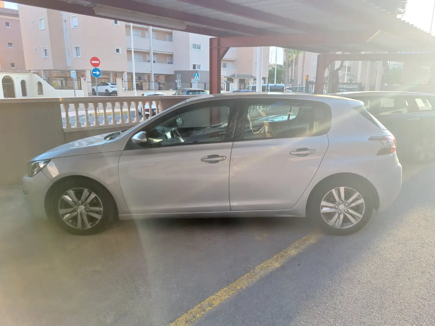 Peugeot 308 308 1.6 BlueHDi Active 120 Active Plateado - 1