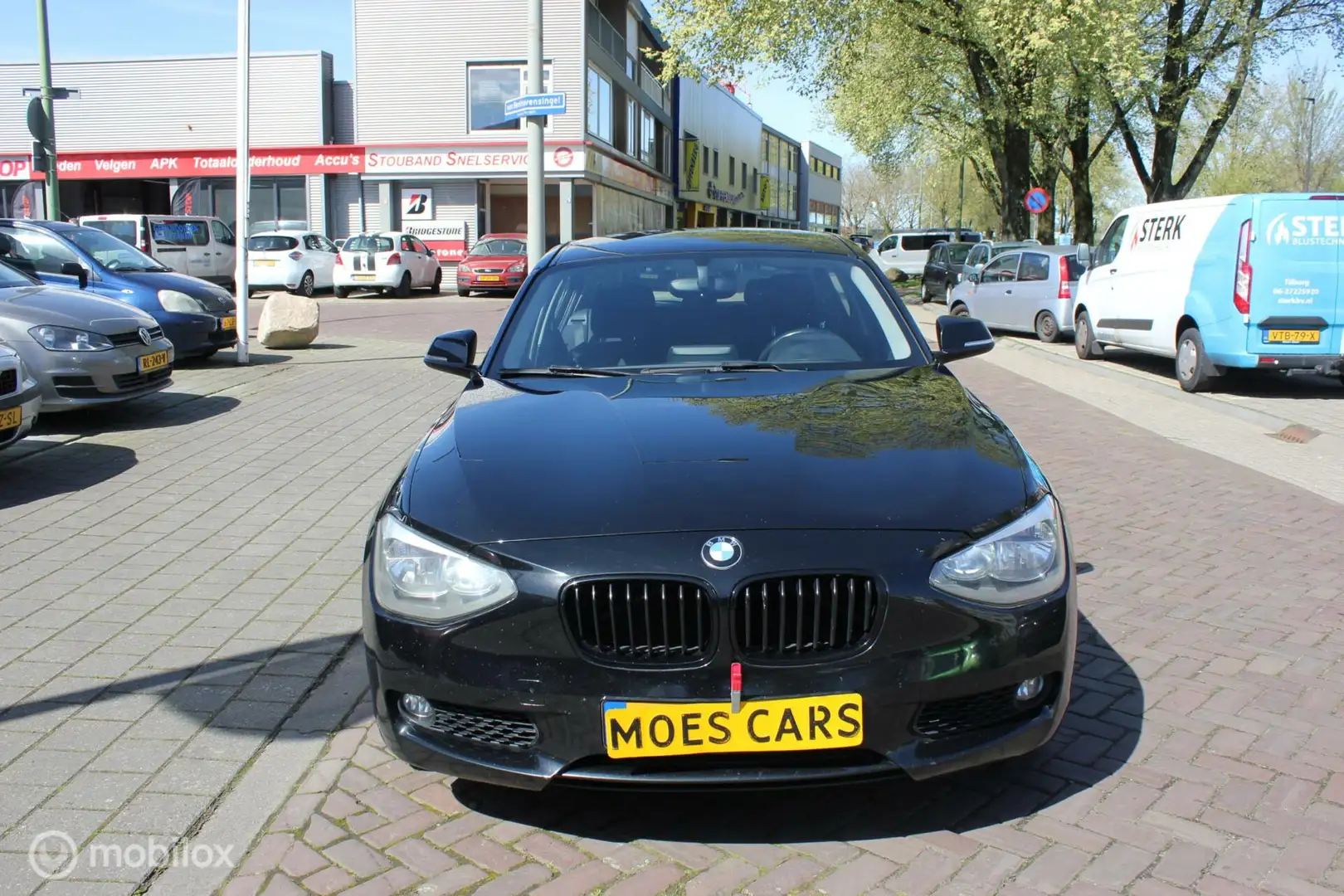 BMW 118 1-serie 118i Business+ Navi Climate Zwart - 2