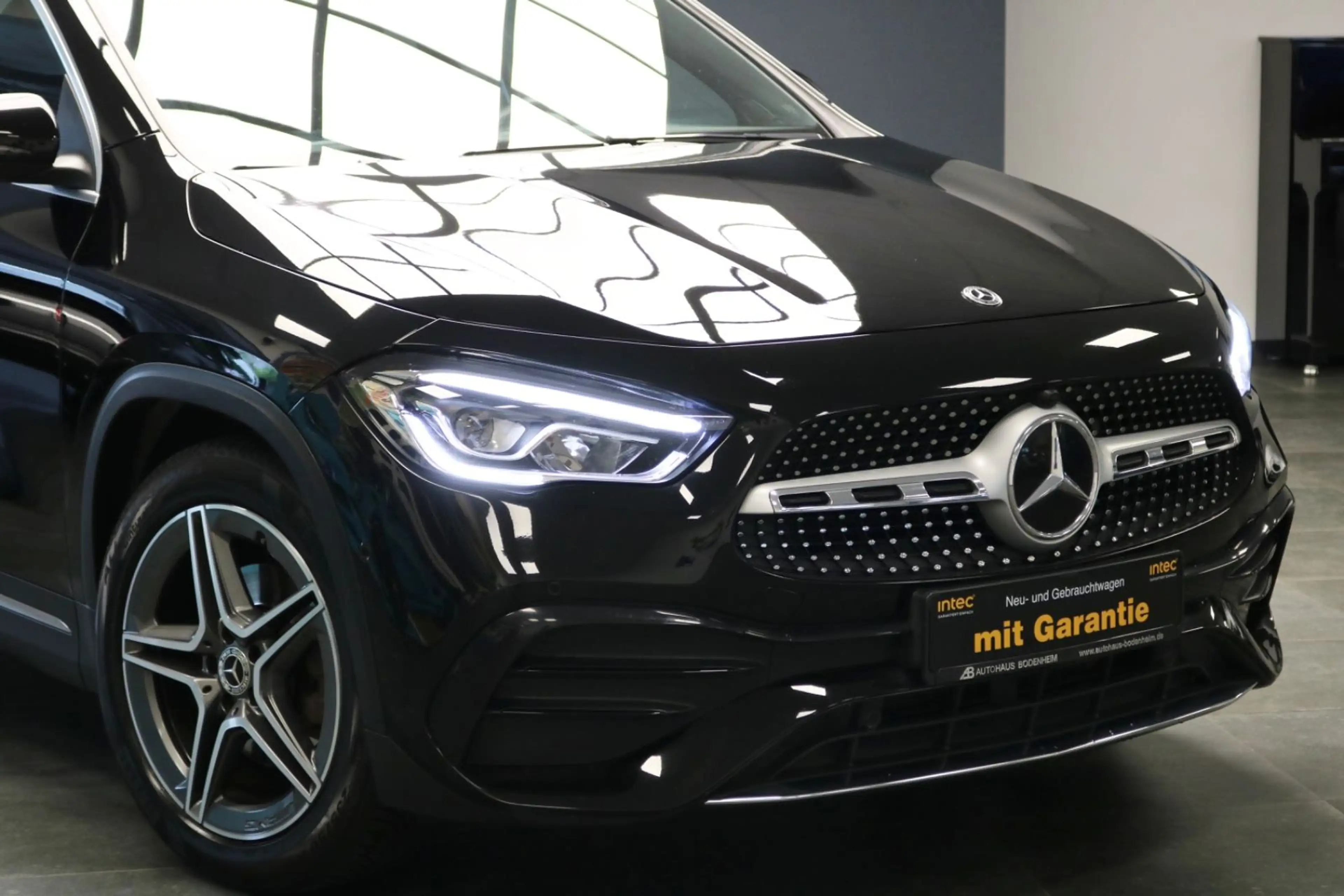 Mercedes-Benz GLA 200 AMG LINE/ NAVI/LEDER/PDC/ALCANTARA — photo 2