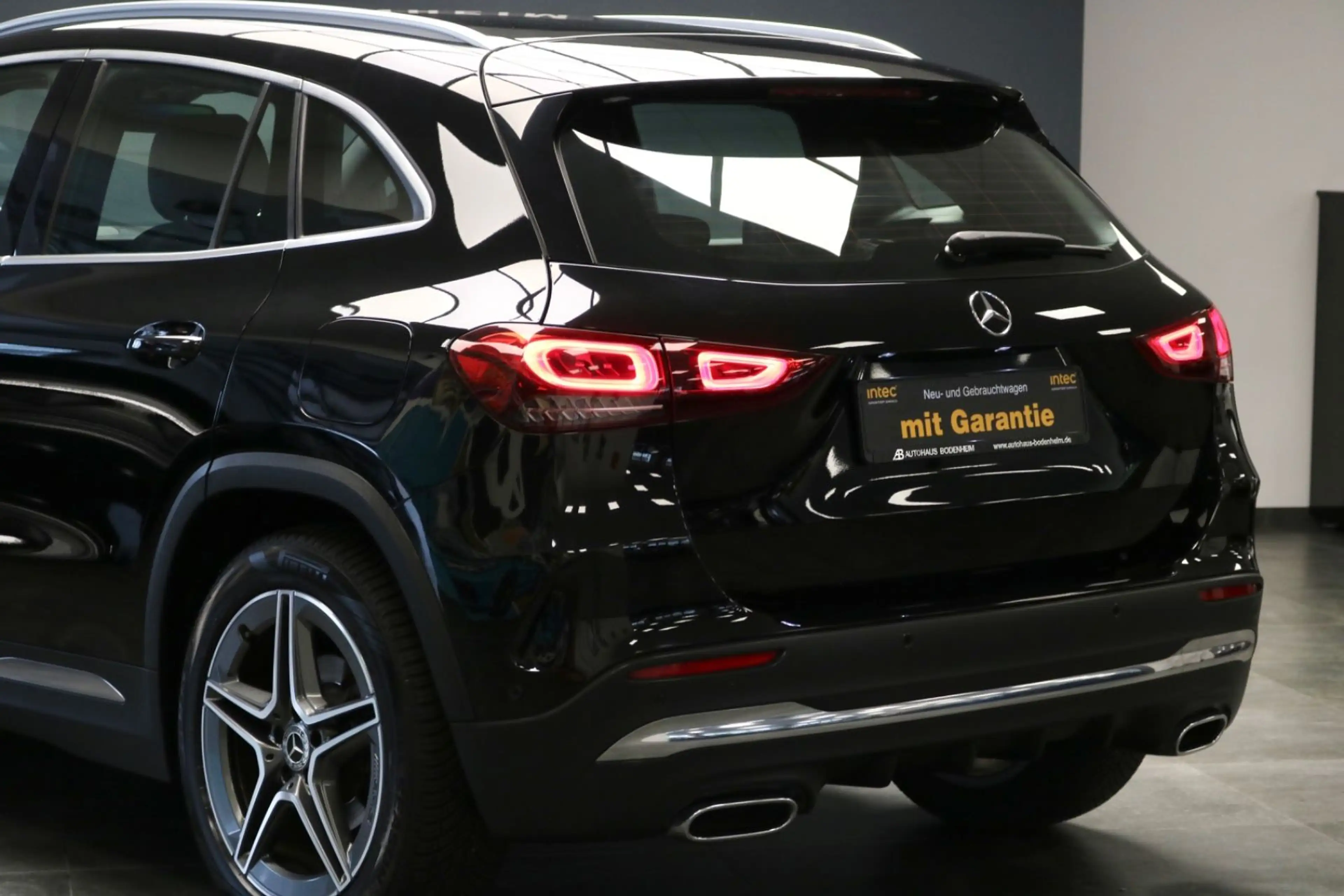 Mercedes-Benz GLA 200 AMG LINE/ NAVI/LEDER/PDC/ALCANTARA — photo 11