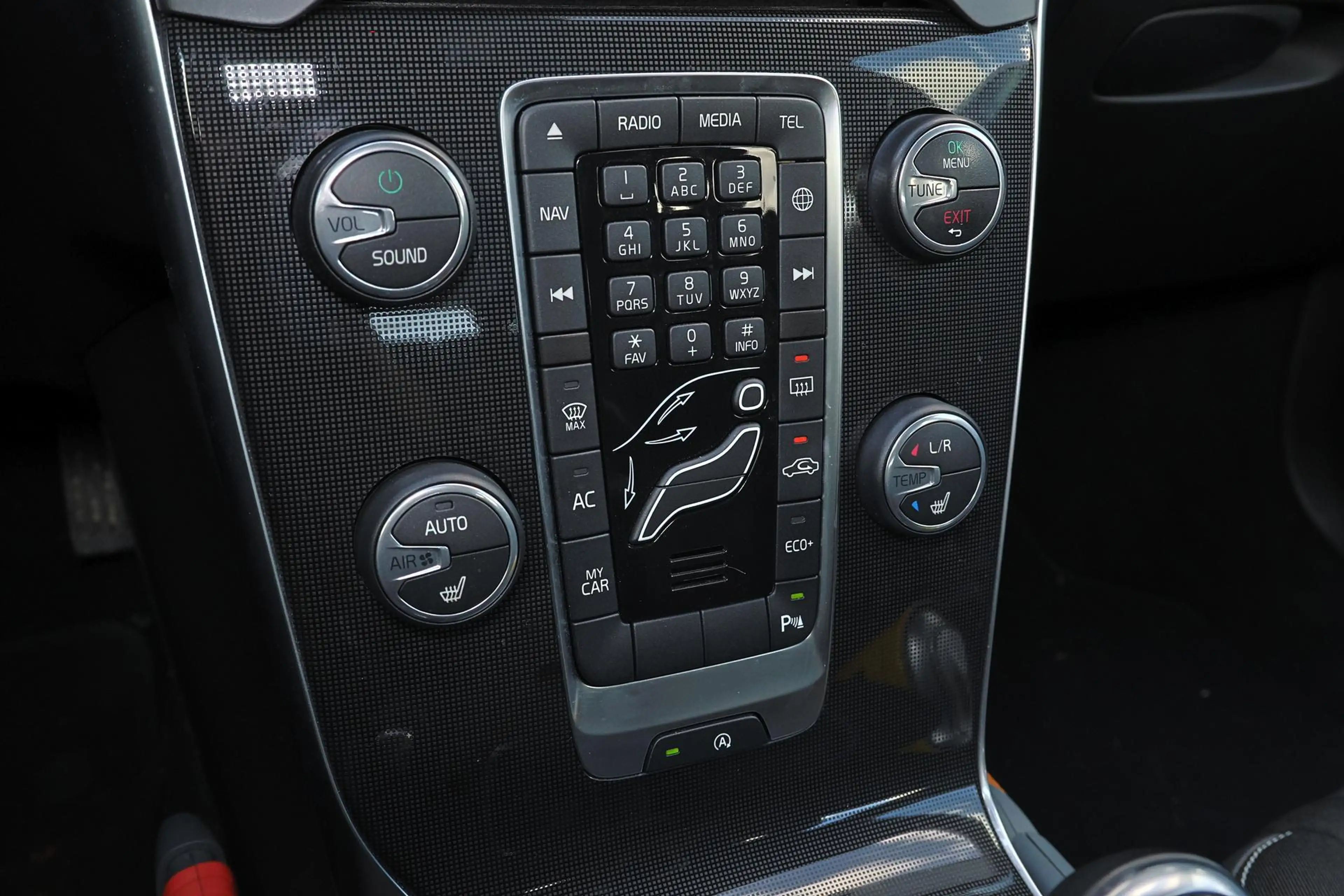 Volvo V40 T2 Edition Plus - AUTOMAAT - Verwarmde voorstoelen — photo 8