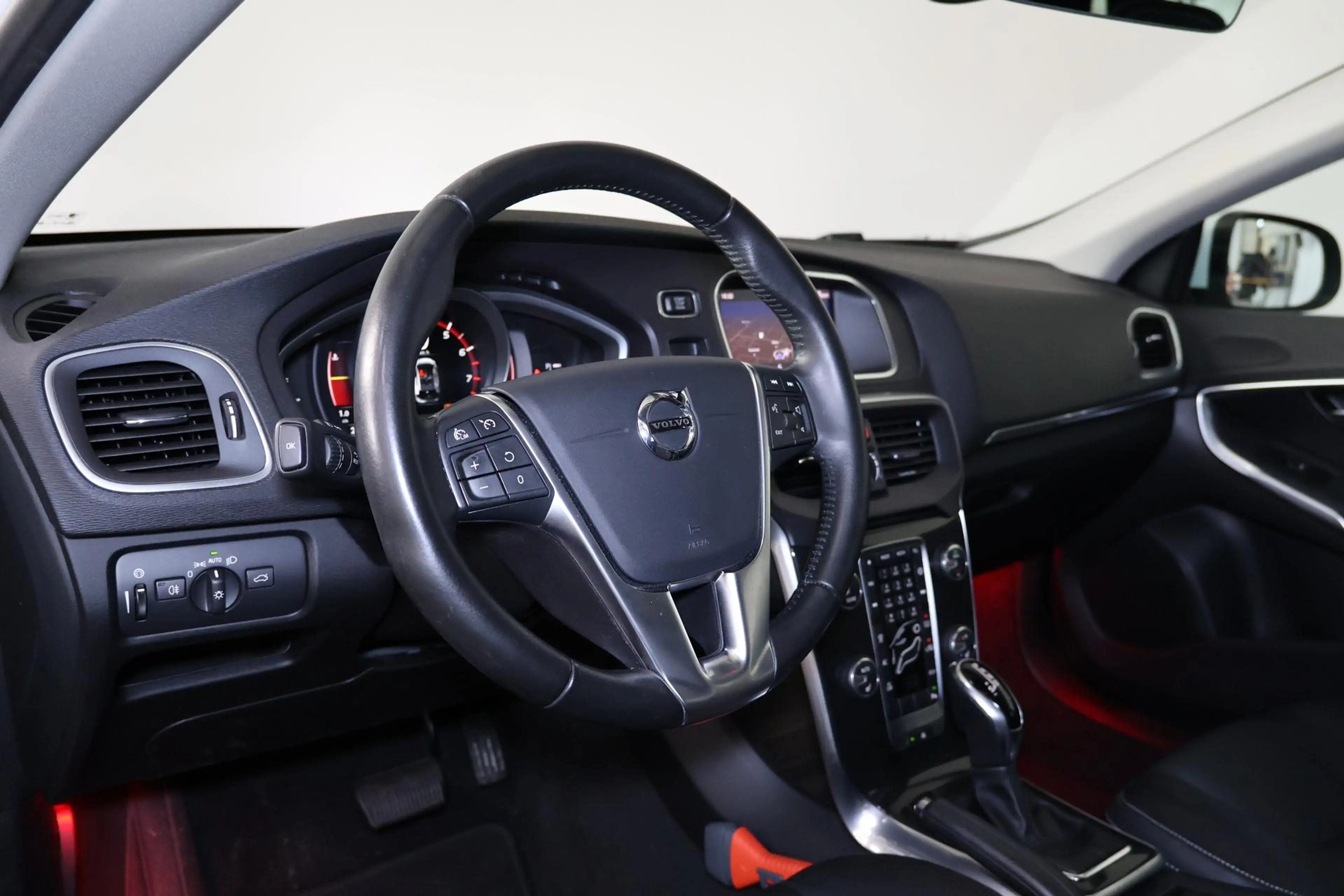 Volvo V40 T2 Edition Plus - AUTOMAAT - Verwarmde voorstoelen — photo 12