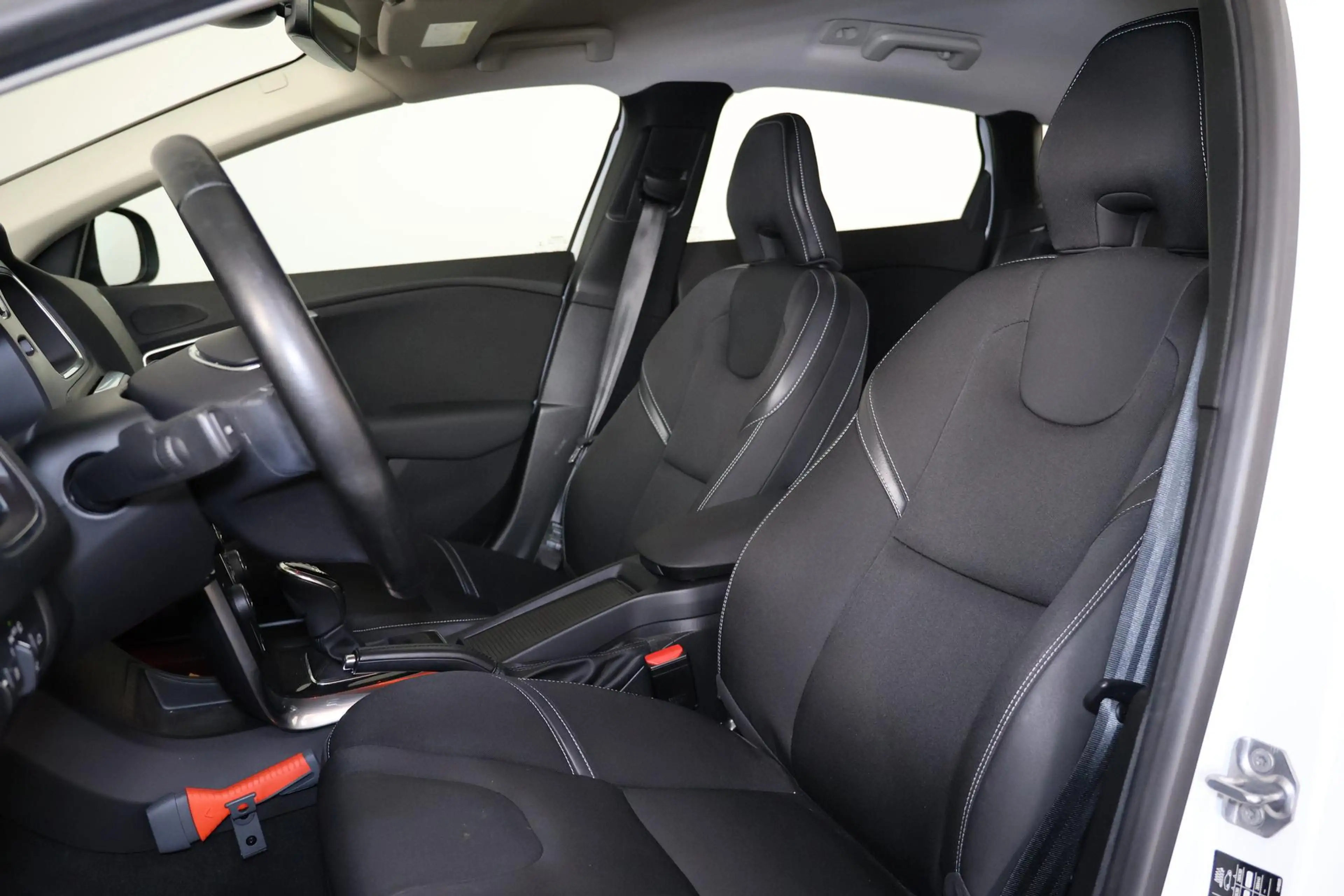 Volvo V40 T2 Edition Plus - AUTOMAAT - Verwarmde voorstoelen — photo 13