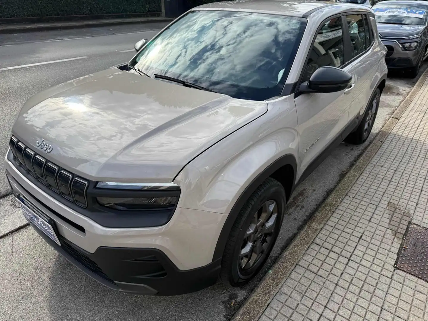 Jeep Avenger 1.2 Turbo 100 CV Beige - 1