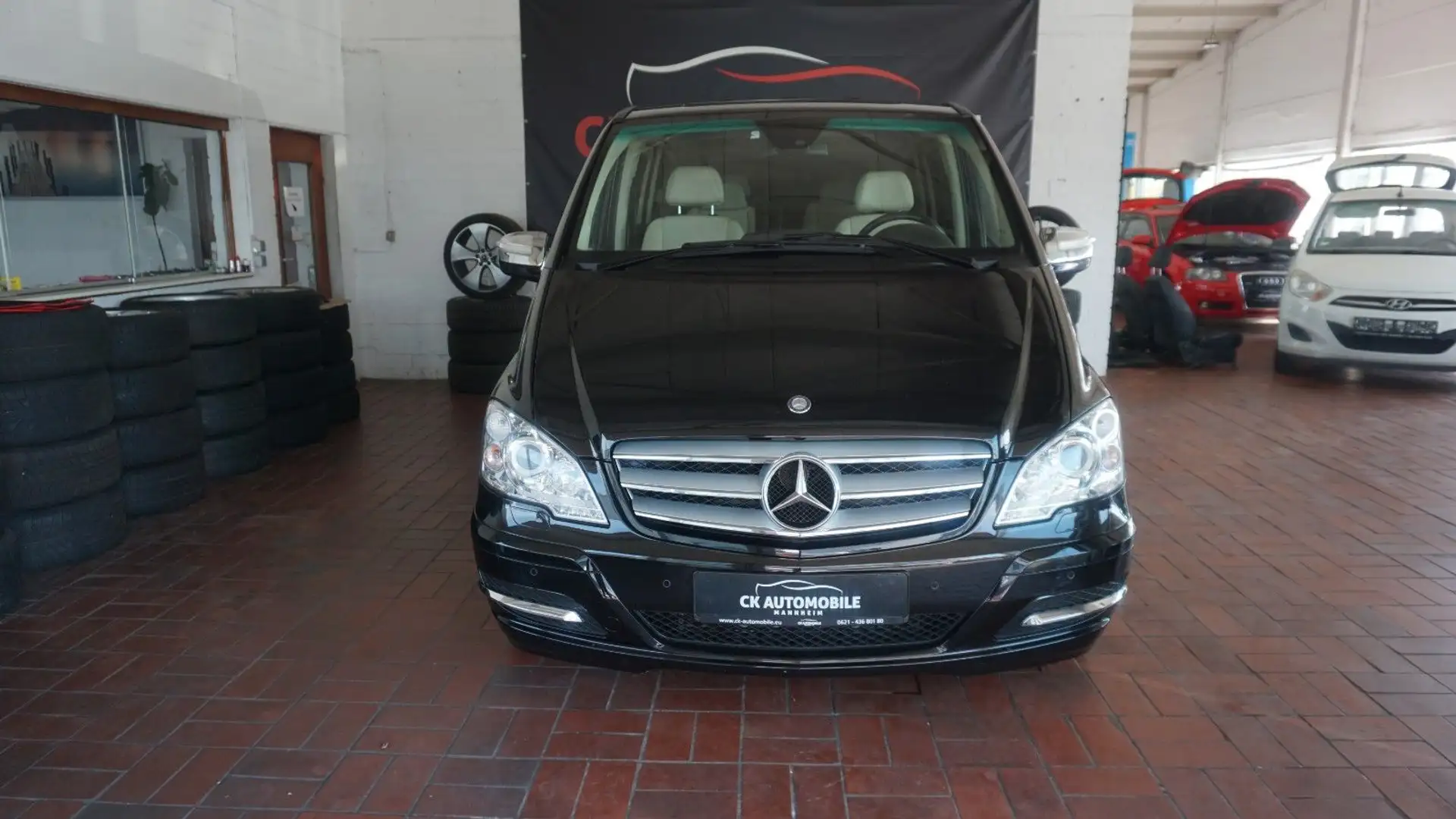 Mercedes-Benz Viano 3.0 CDI Avantgarde komp.AHK BI-XENON NAVI! Schwarz - 1