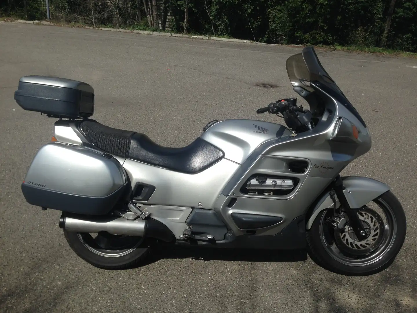 Honda ST 1100 PANEUROPEAN Argent - 1