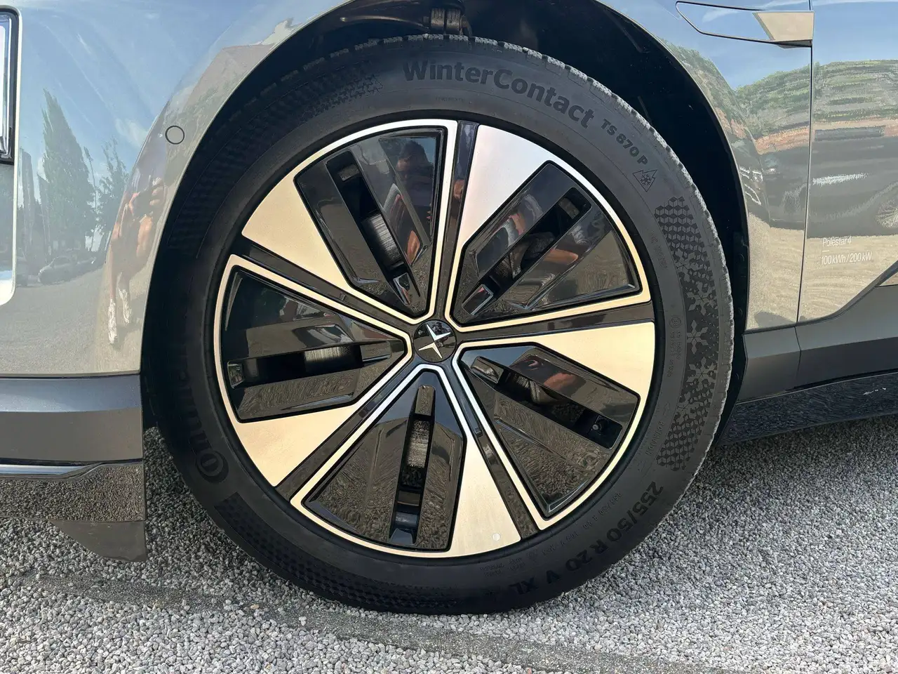 Polestar 4 2025