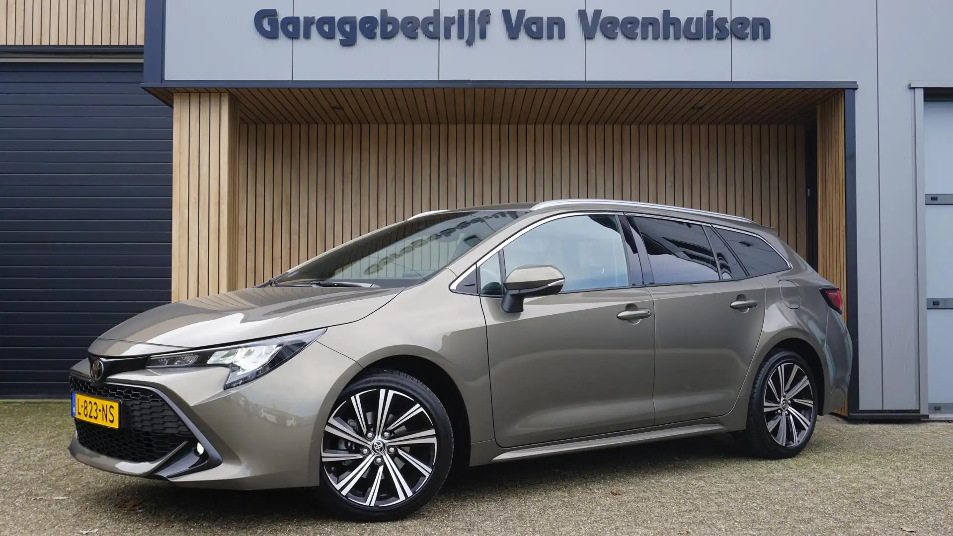 Toyota Corolla Touring Sports 1.2 116pk Turbo Dynamic H-Leder Vir Зелений - 1