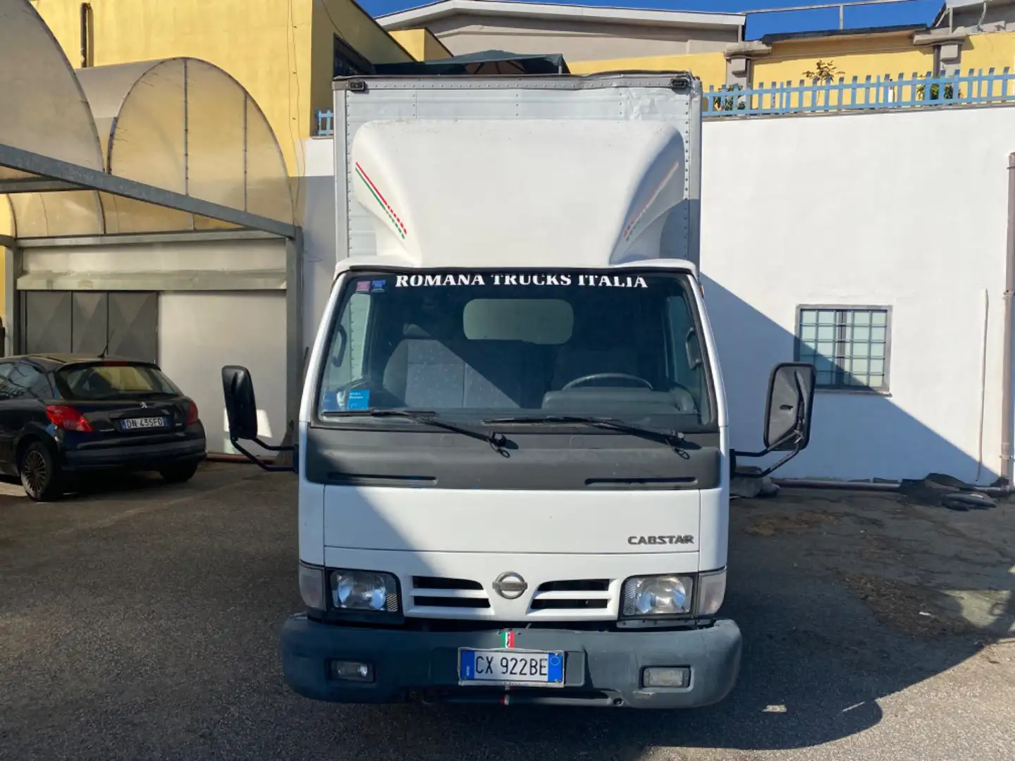 Nissan Cabstar autocarro Bianco - 2