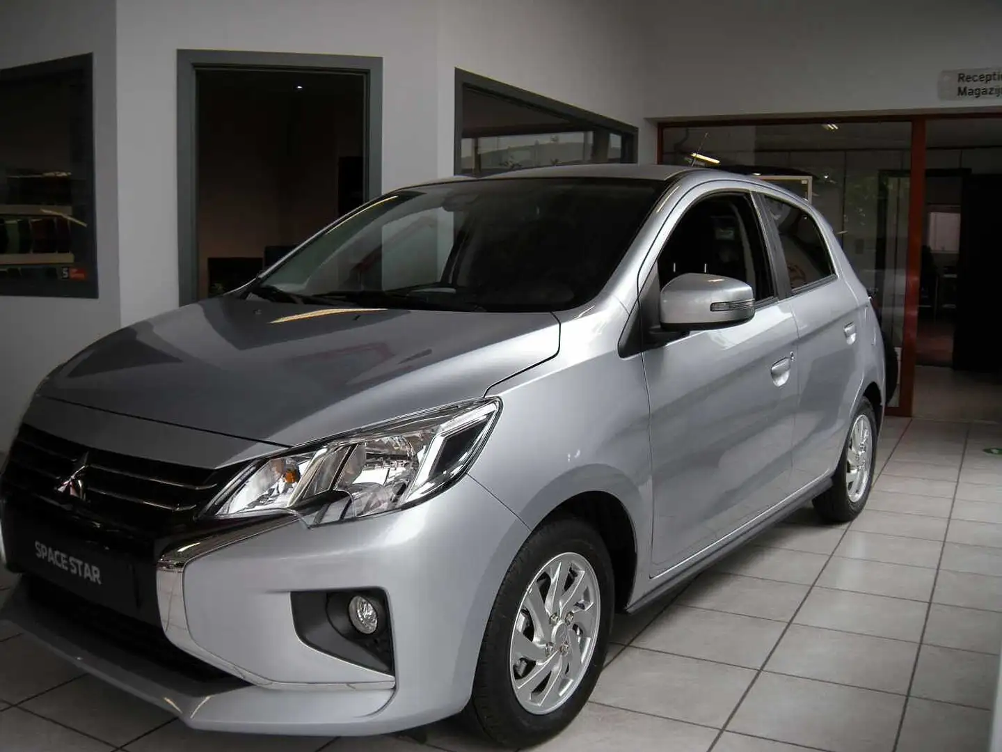 Mitsubishi Space Star Intense Argent - 1
