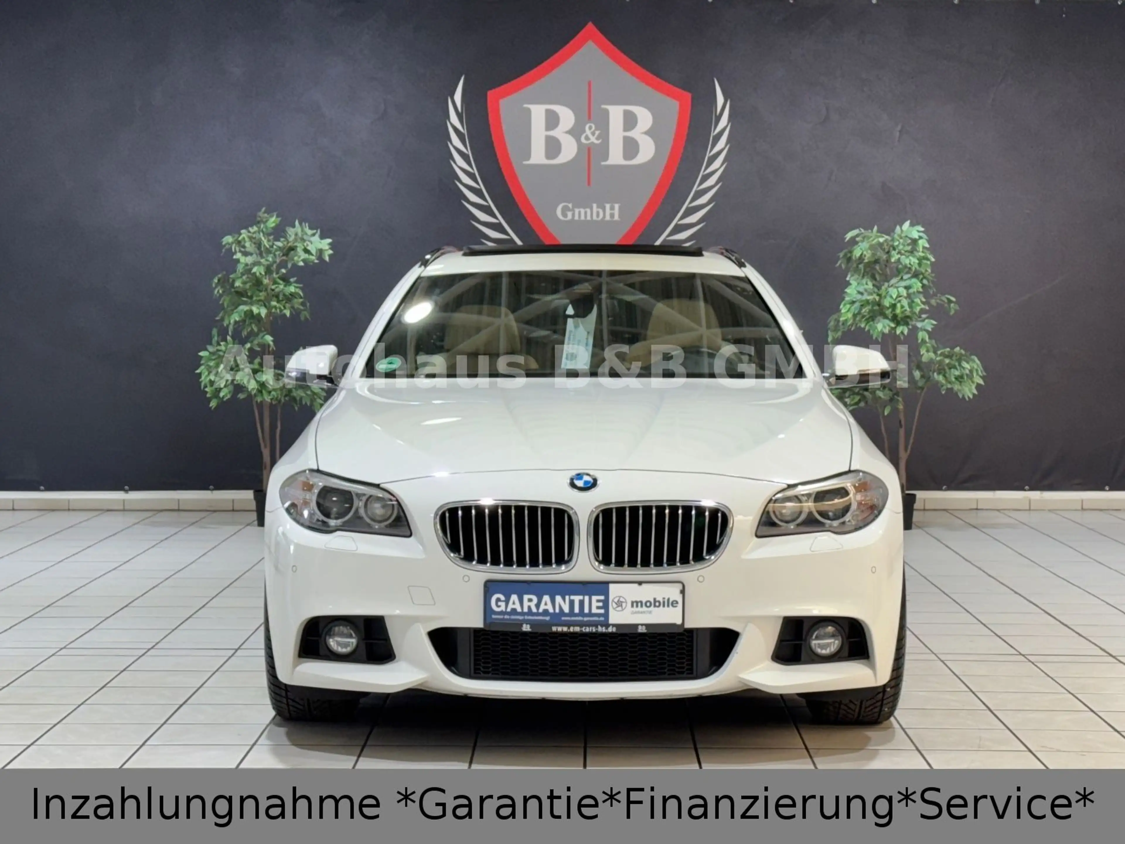 BMW 528 i X-Drive*M-Paket*Pano*Head-Up*Navi*Leder*AHK — photo 3