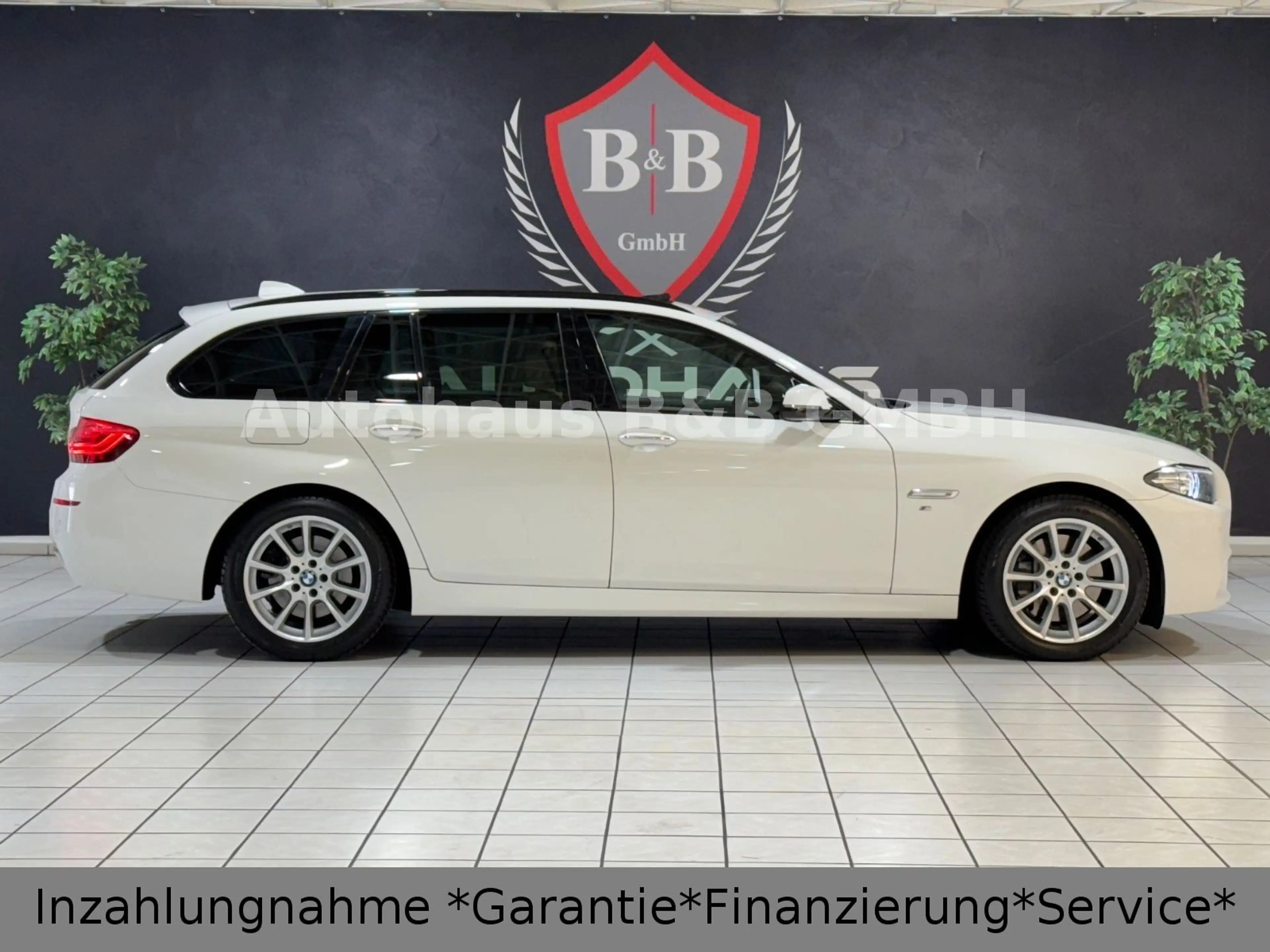 BMW 528 i X-Drive*M-Paket*Pano*Head-Up*Navi*Leder*AHK — photo 10