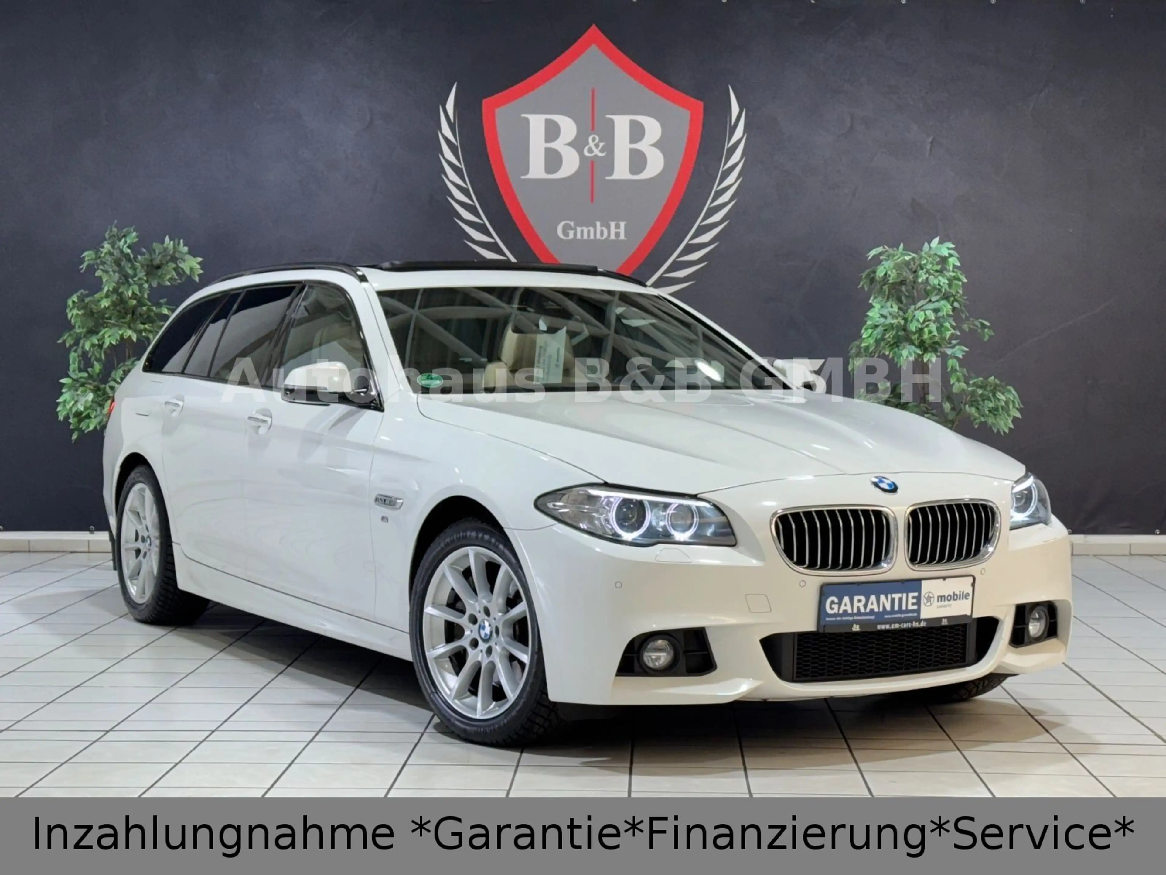 BMW 528 i X-Drive*M-Paket*Pano*Head-Up*Navi*Leder*AHK