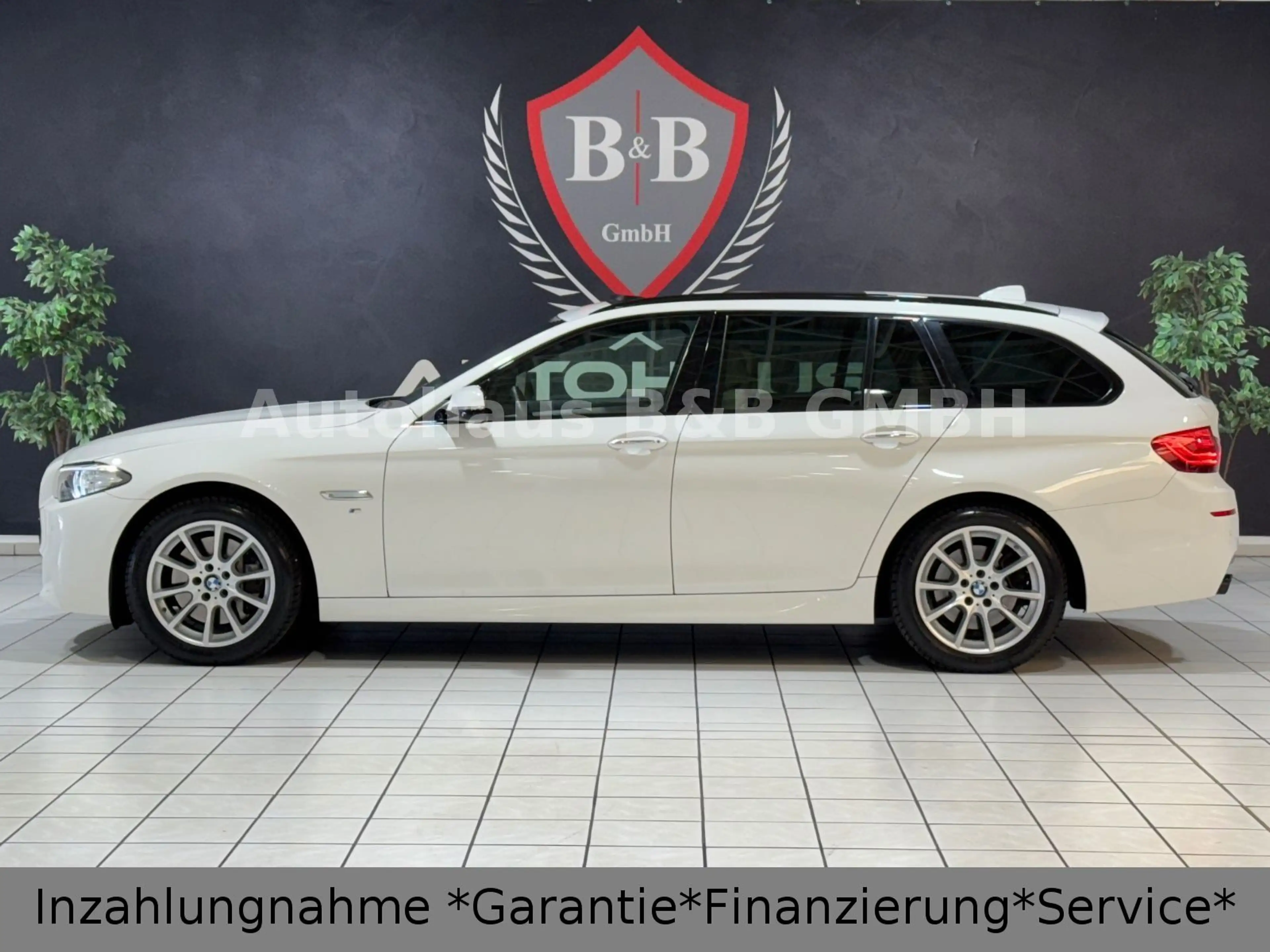 BMW 528 i X-Drive*M-Paket*Pano*Head-Up*Navi*Leder*AHK — photo 9